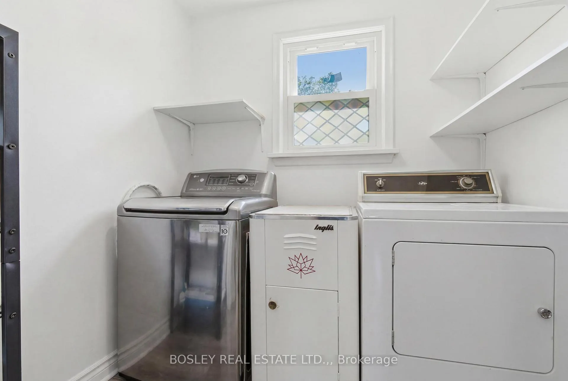 Photo 10 of 29 Bloomfield Avenue, St. Catharines, Secord Woods — HOMEH