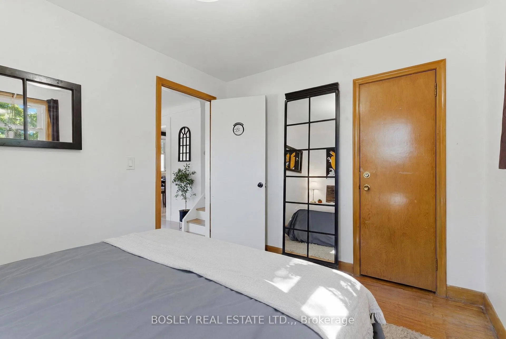 Photo 13 of 29 Bloomfield Avenue, St. Catharines, Secord Woods — HOMEH