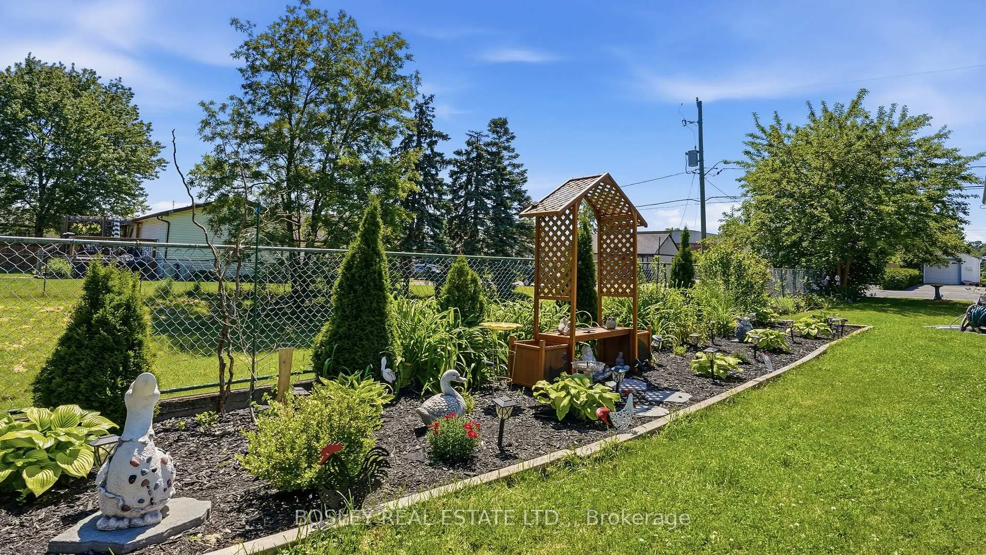 Photo 27 of 29 Bloomfield Avenue, St. Catharines, Secord Woods — HOMEH