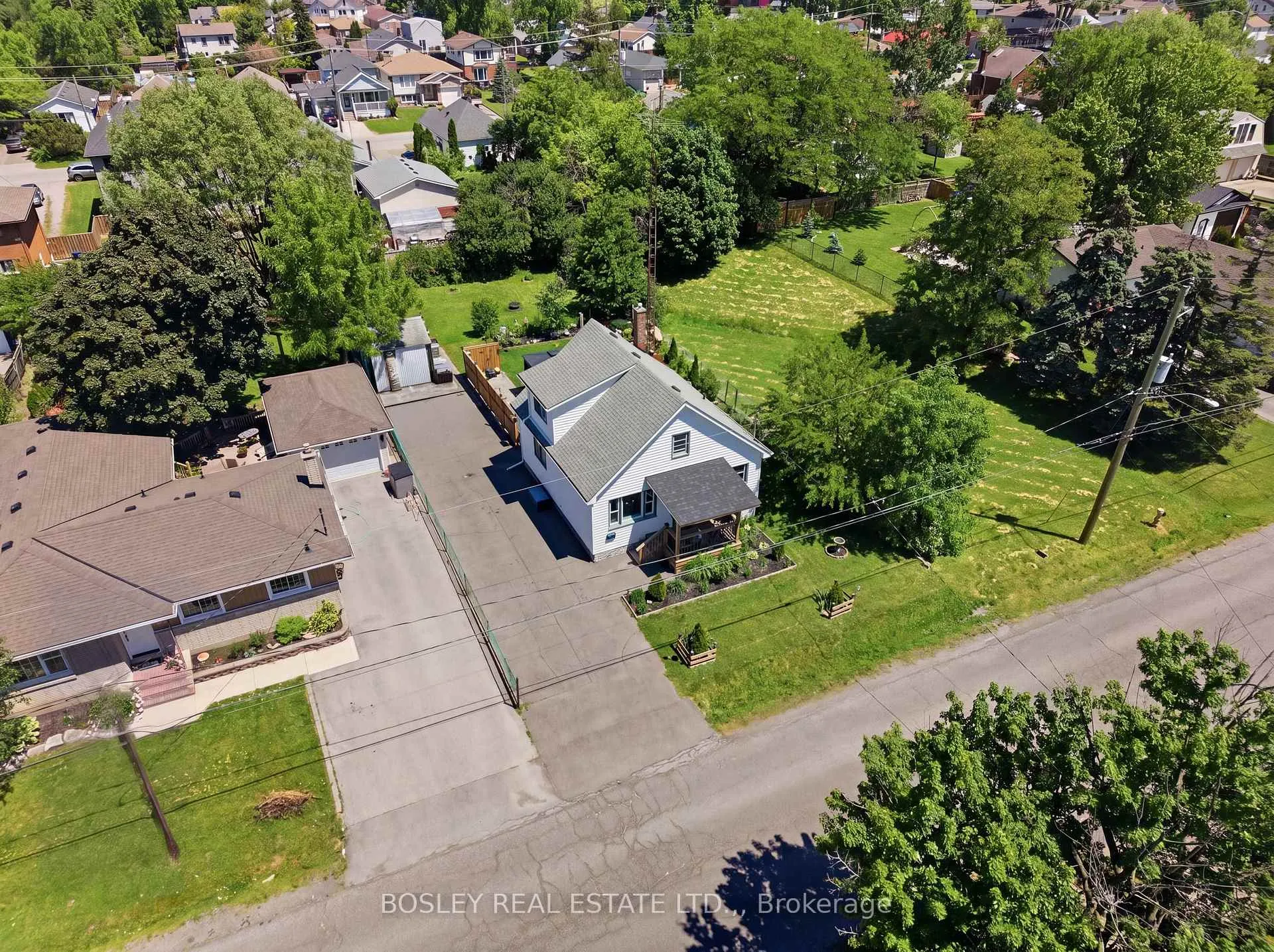 Photo 32 of 29 Bloomfield Avenue, St. Catharines, Secord Woods — HOMEH