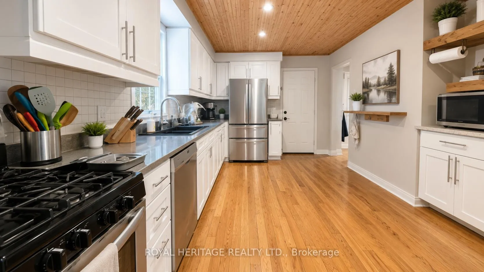 Photo 15 of 23 Hooper Square, Clarington, Bowmanville — HOMEH