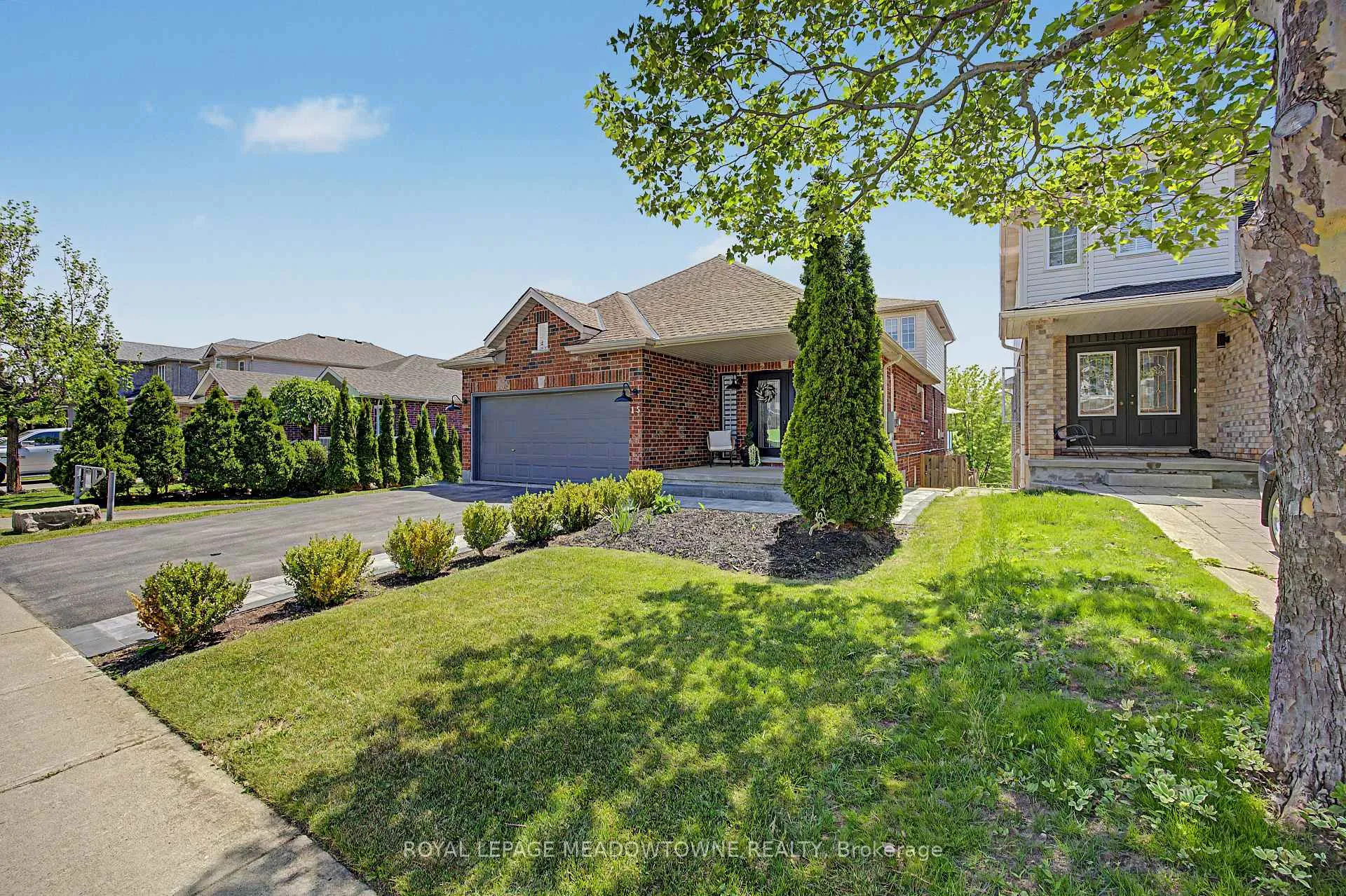 Photo 3 of 15 Zecca Drive, Guelph, Pineridge/Westminster Woods — HOMEH