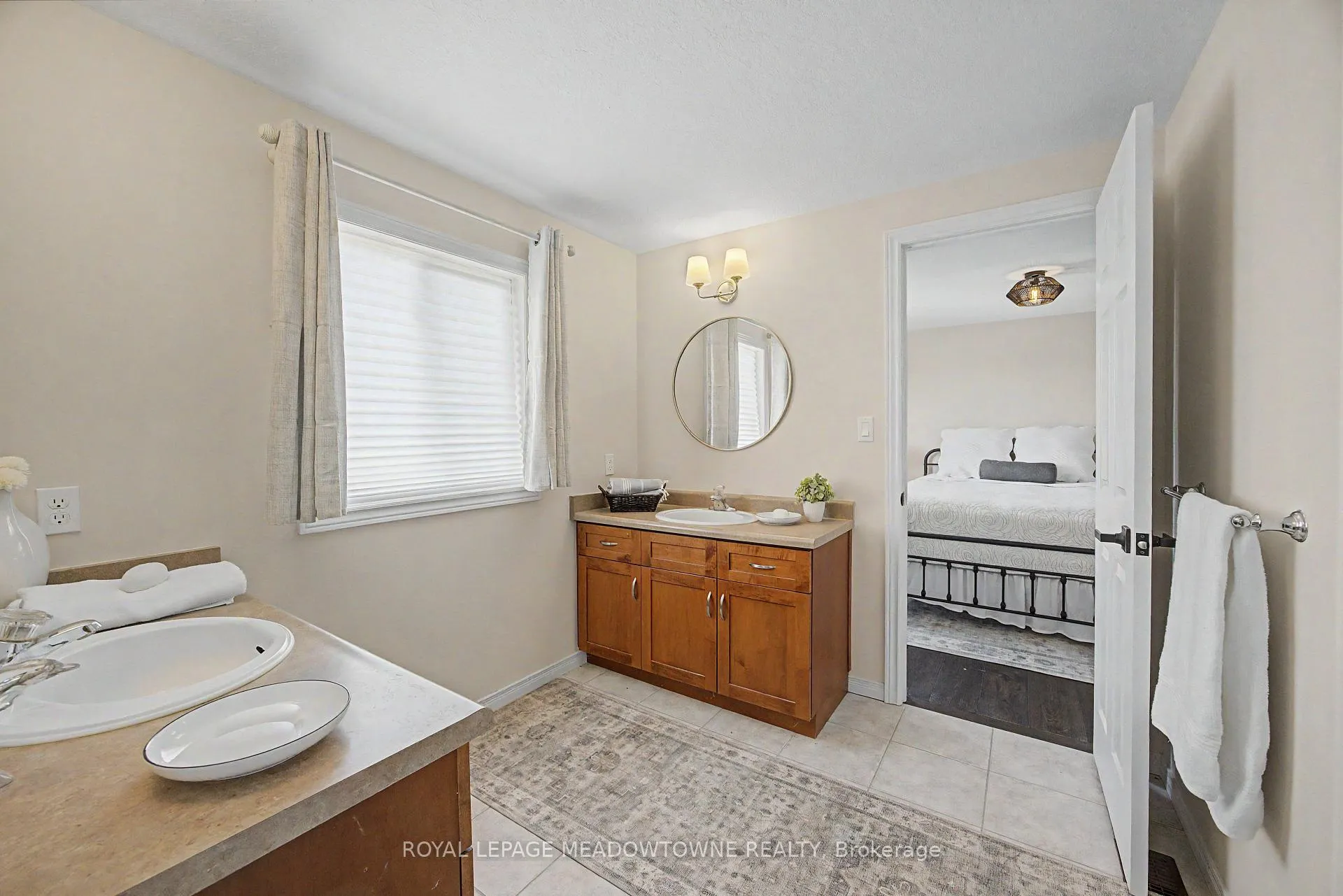 Photo 16 of 15 Zecca Drive, Guelph, Pineridge/Westminster Woods — HOMEH