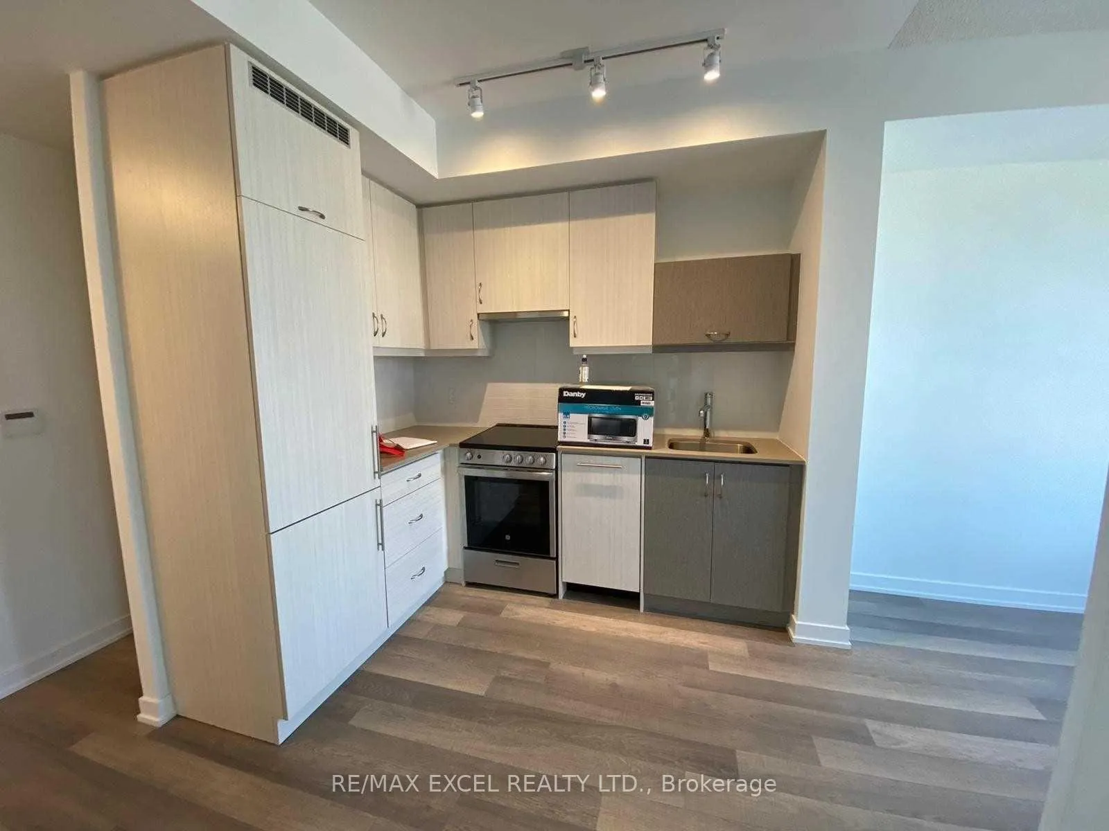 Photo 15 of Unit 1406, 181 Huron Street, Toronto, Kensington-Chinatown — HOMEH