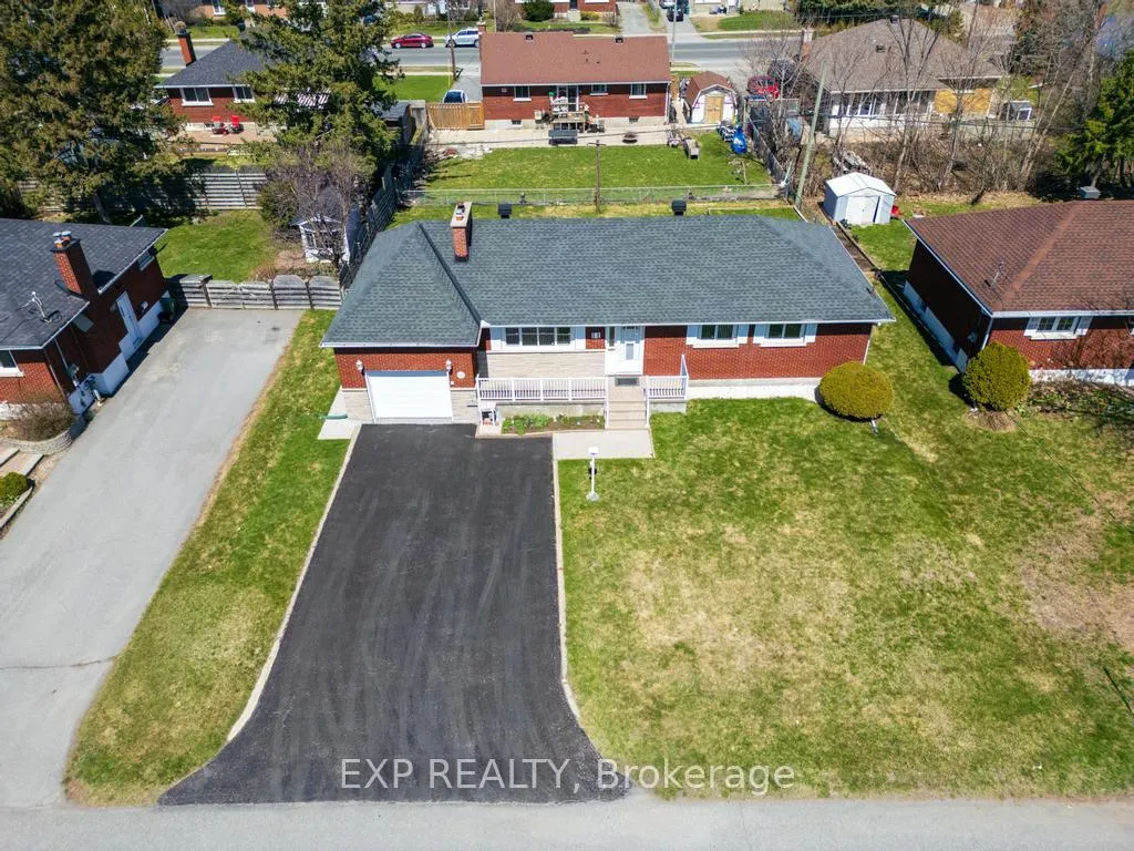 Photo 2 of 11 Donna Street, Ottawa, Meadowlands/Crestview — HOMEH