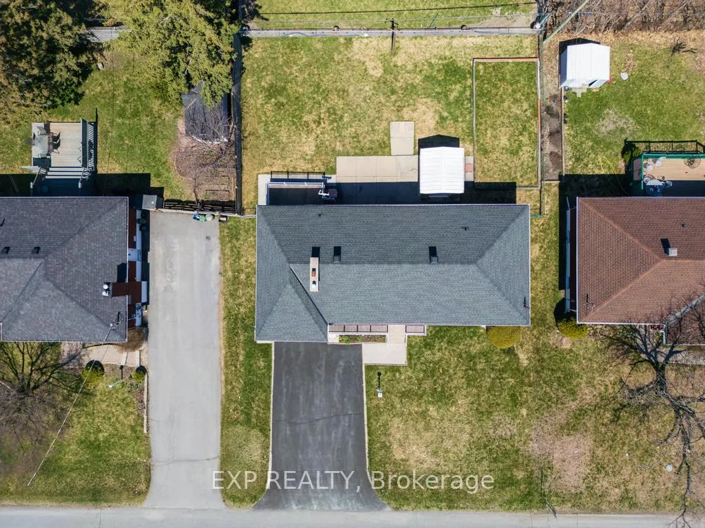 Photo 4 of 11 Donna Street, Ottawa, Meadowlands/Crestview — HOMEH