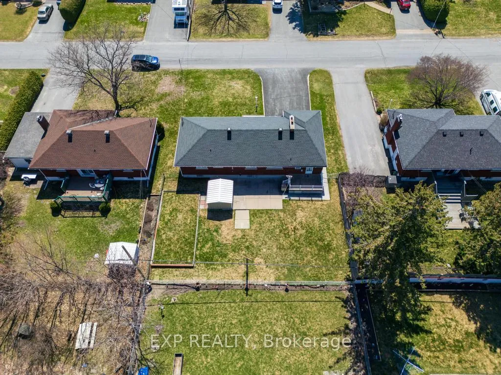 Photo 5 of 11 Donna Street, Ottawa, Meadowlands/Crestview — HOMEH