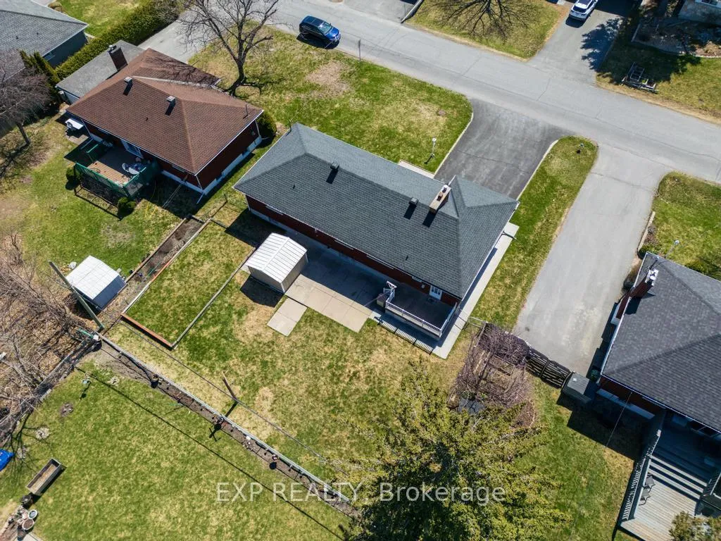 Photo 6 of 11 Donna Street, Ottawa, Meadowlands/Crestview — HOMEH