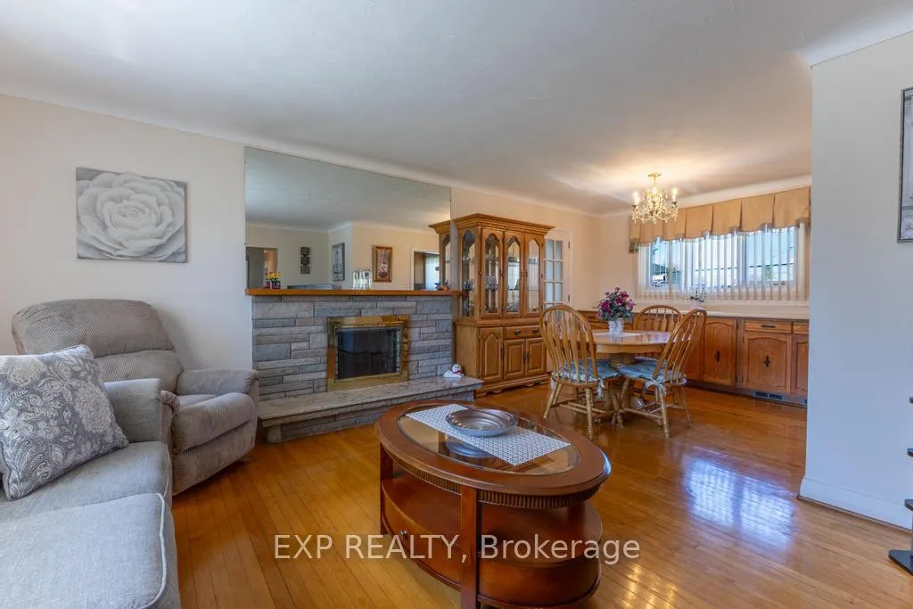 Photo 8 of 11 Donna Street, Ottawa, Meadowlands/Crestview — HOMEH