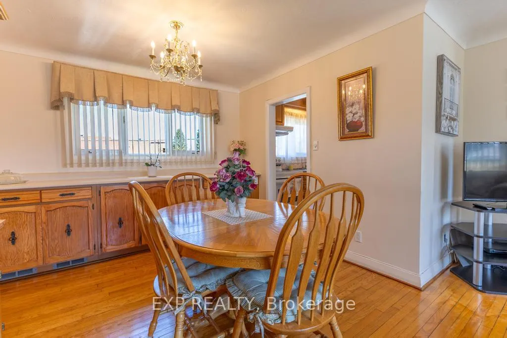 Photo 12 of 11 Donna Street, Ottawa, Meadowlands/Crestview — HOMEH