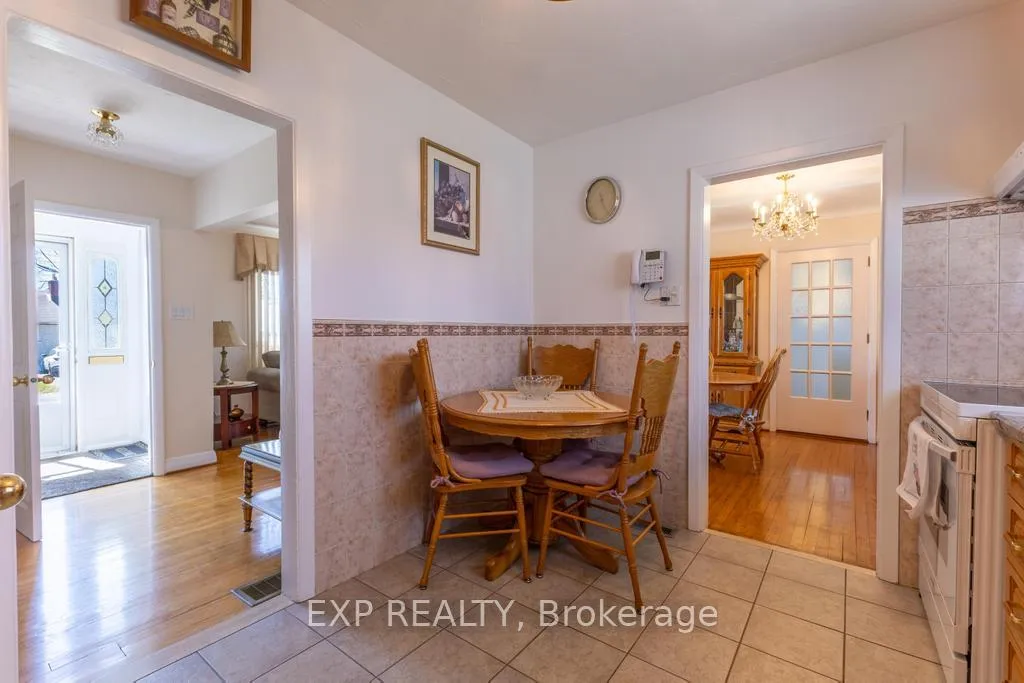 Photo 13 of 11 Donna Street, Ottawa, Meadowlands/Crestview — HOMEH