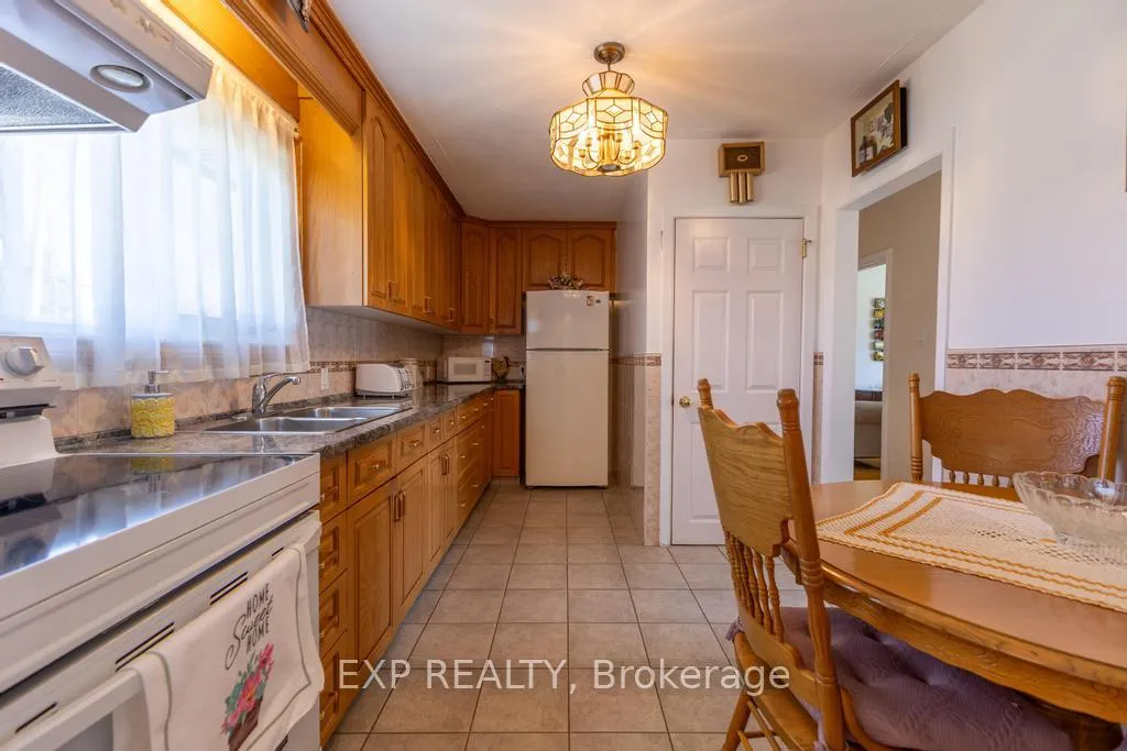 Photo 15 of 11 Donna Street, Ottawa, Meadowlands/Crestview — HOMEH