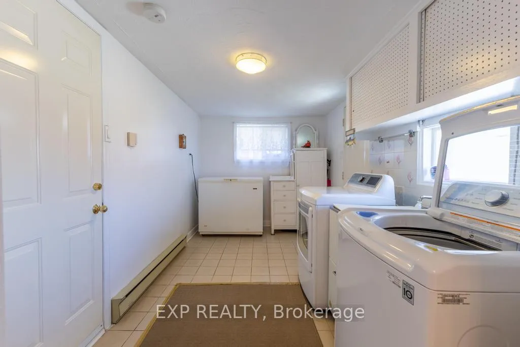 Photo 16 of 11 Donna Street, Ottawa, Meadowlands/Crestview — HOMEH