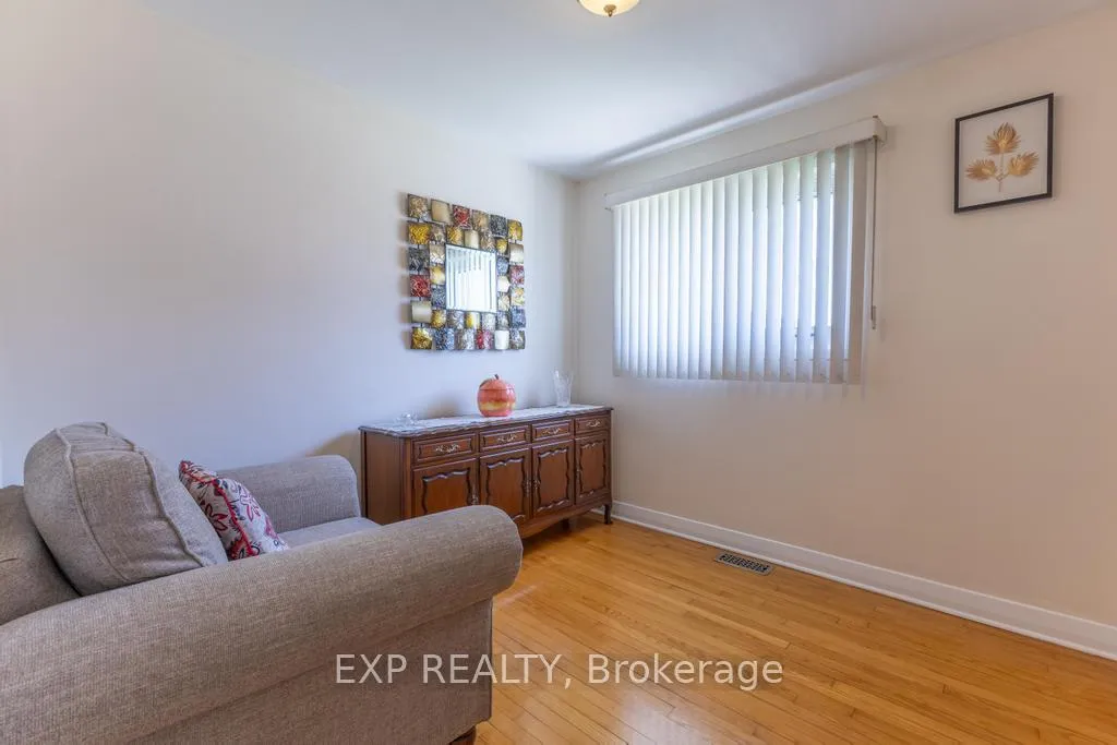 Photo 18 of 11 Donna Street, Ottawa, Meadowlands/Crestview — HOMEH