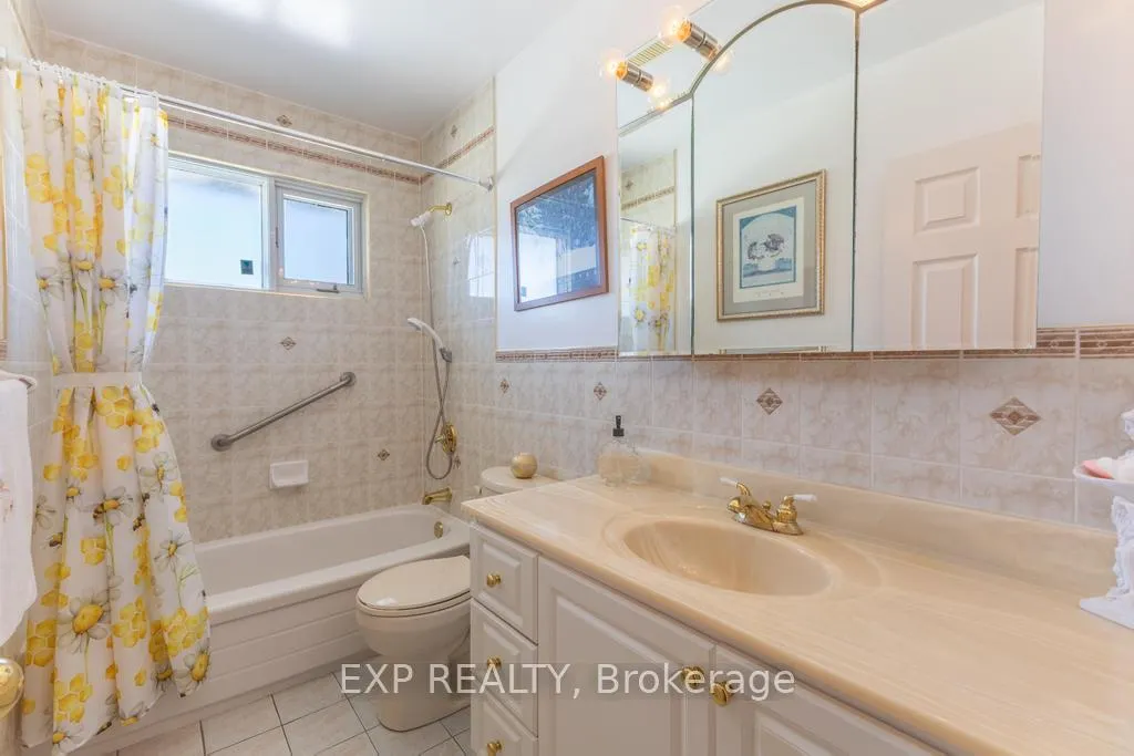 Photo 20 of 11 Donna Street, Ottawa, Meadowlands/Crestview — HOMEH