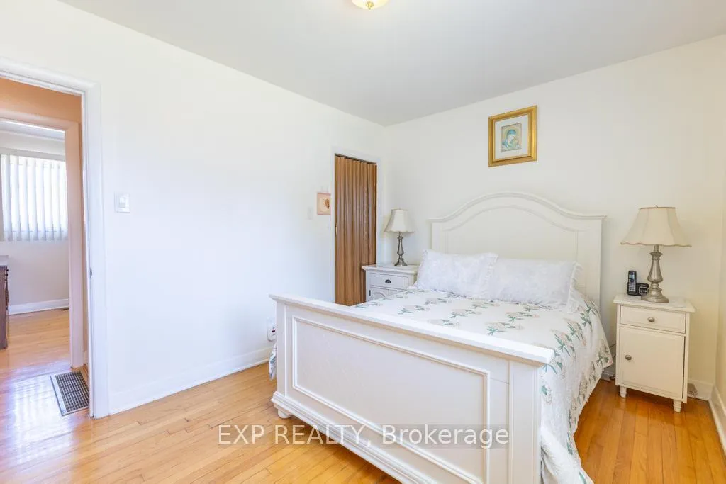 Photo 22 of 11 Donna Street, Ottawa, Meadowlands/Crestview — HOMEH
