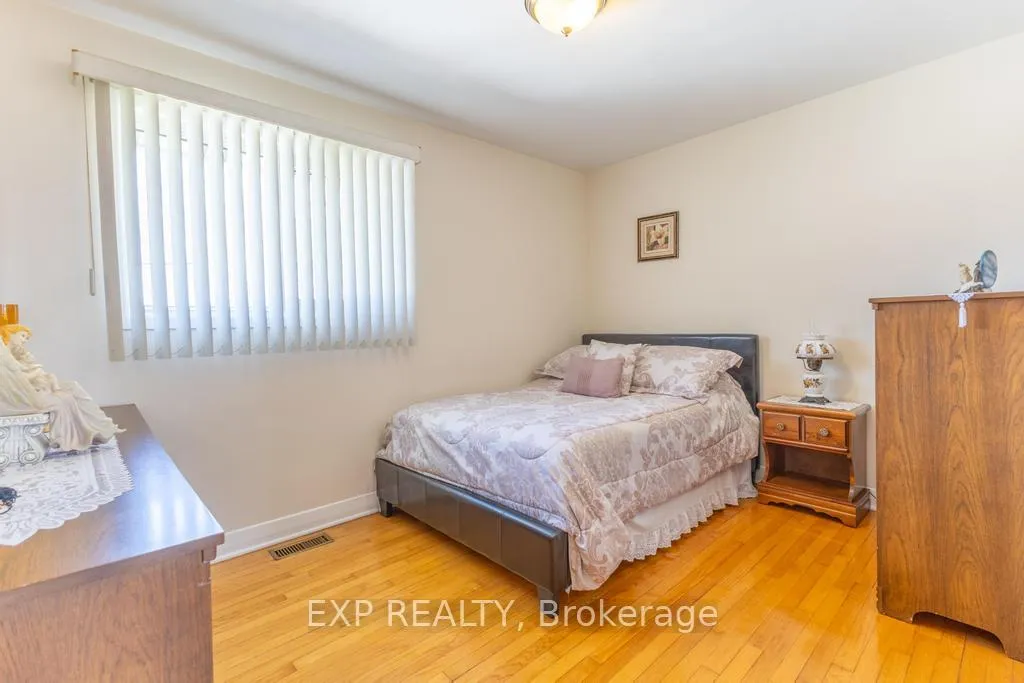 Photo 23 of 11 Donna Street, Ottawa, Meadowlands/Crestview — HOMEH