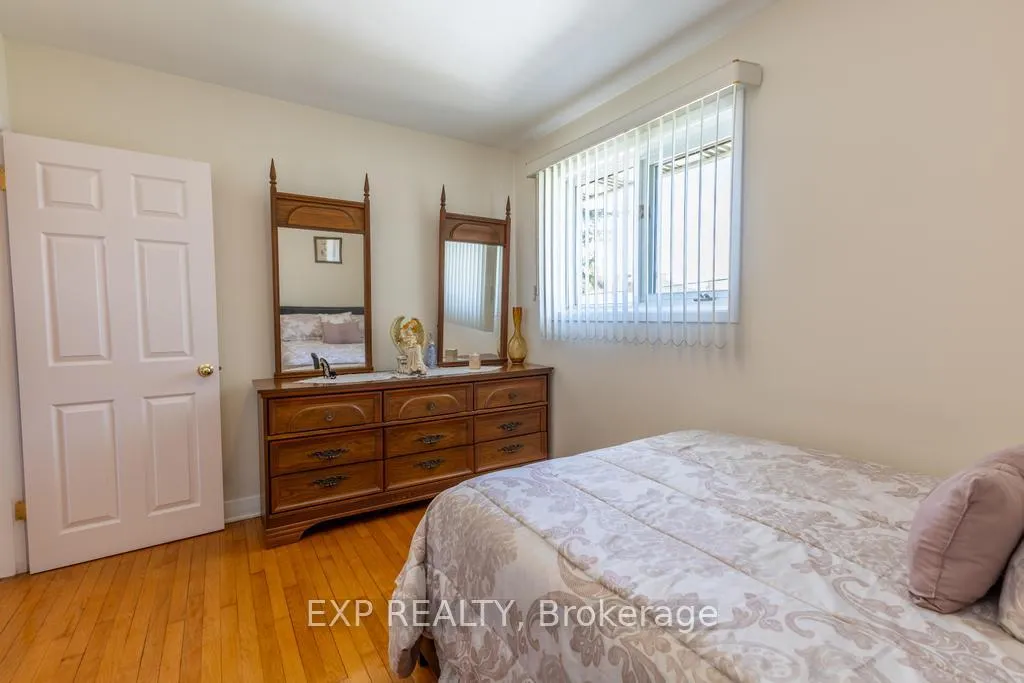 Photo 25 of 11 Donna Street, Ottawa, Meadowlands/Crestview — HOMEH