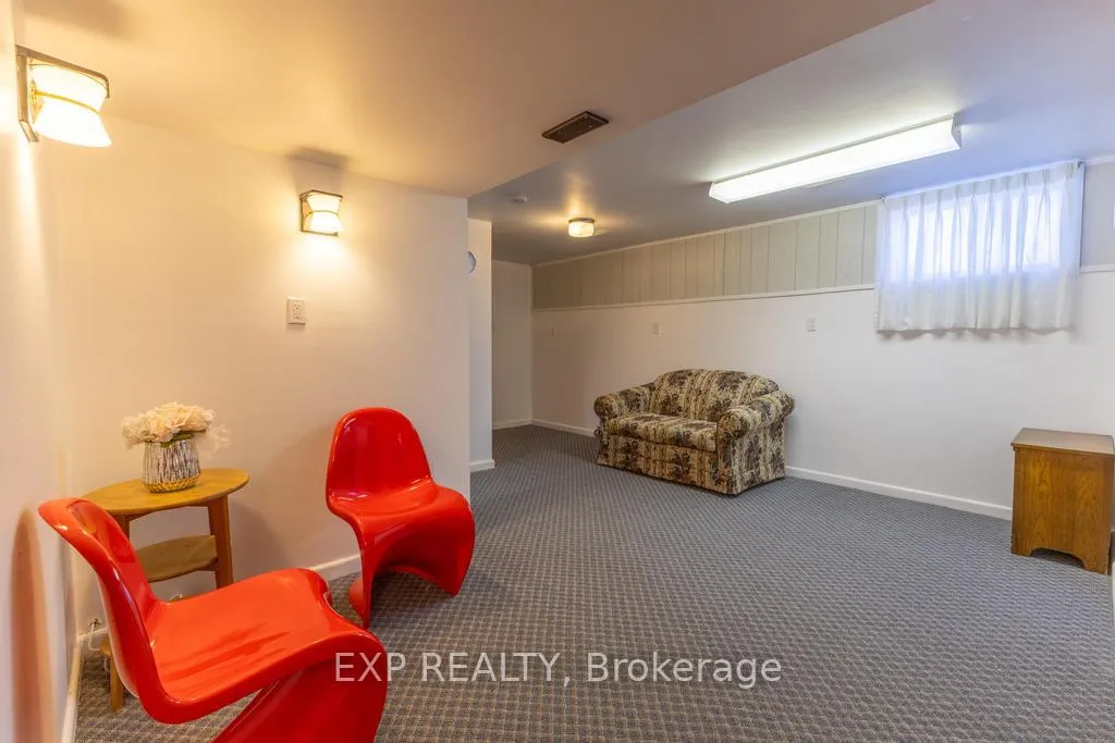 Photo 33 of 11 Donna Street, Ottawa, Meadowlands/Crestview — HOMEH
