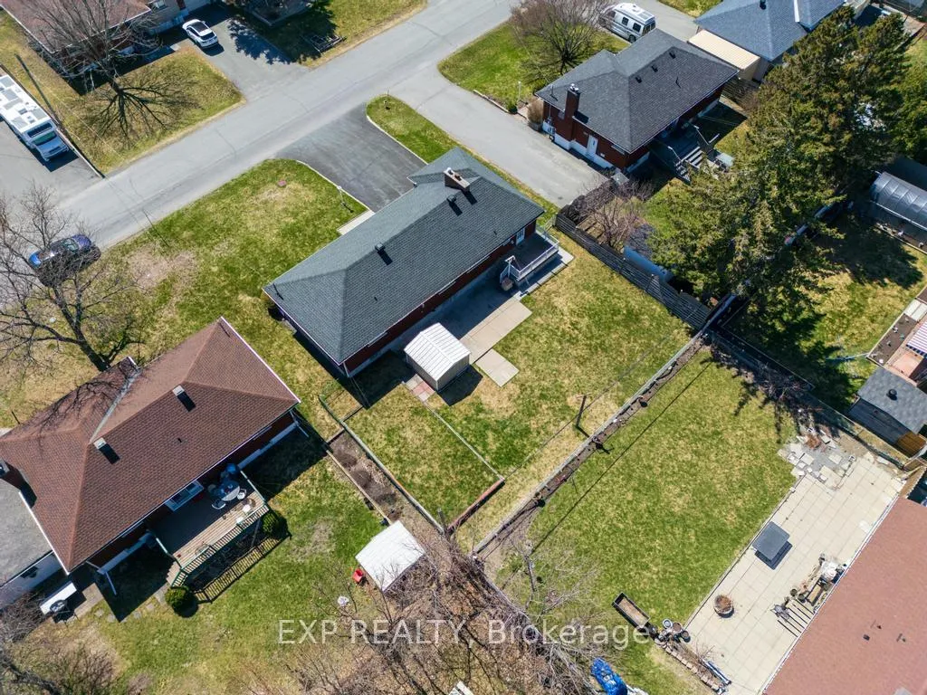 Photo 44 of 11 Donna Street, Ottawa, Meadowlands/Crestview — HOMEH