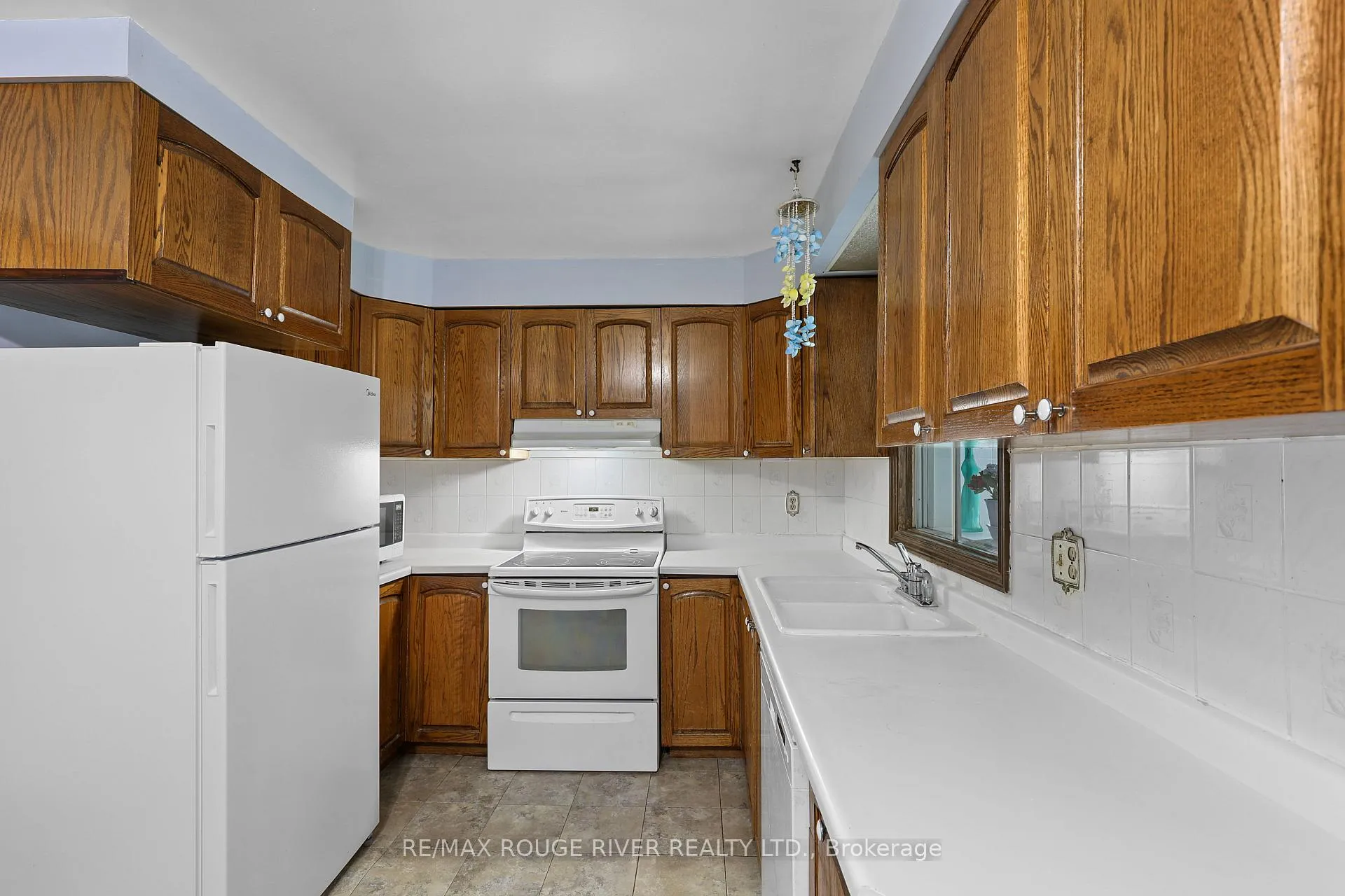 Photo 5 of 64 Burden Crescent, Ajax, South West — HOMEH