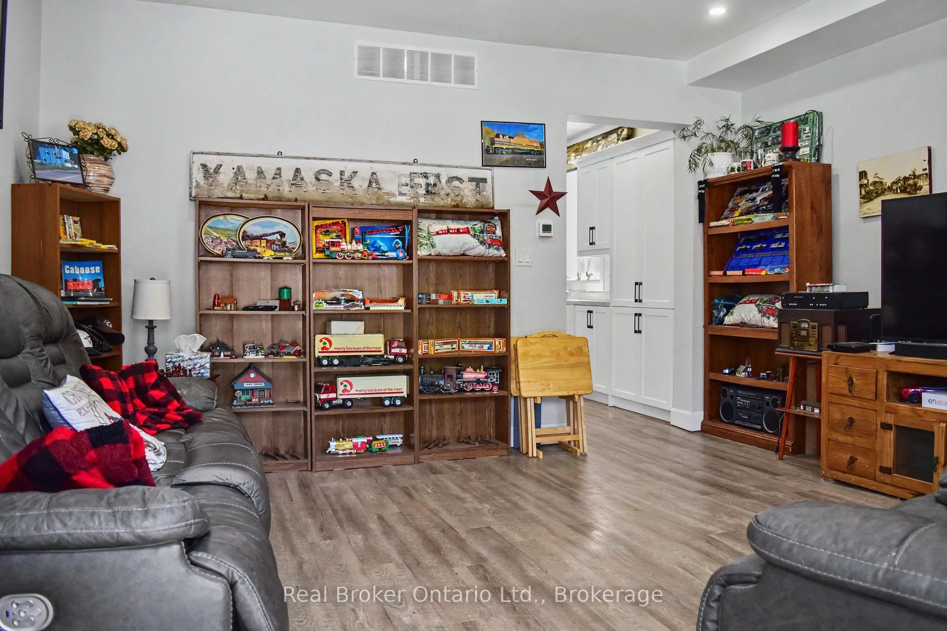 Photo 6 of 523 Mill Street, West Grey — HOMEH