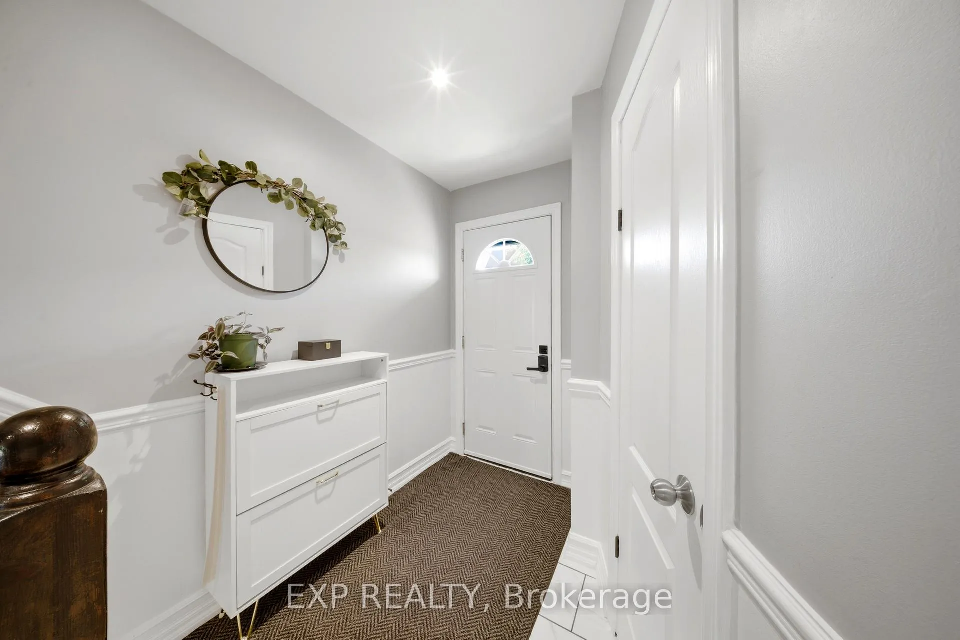 Photo 4 of 33 Tara Park Crescent, Brampton, Brampton North — HOMEH