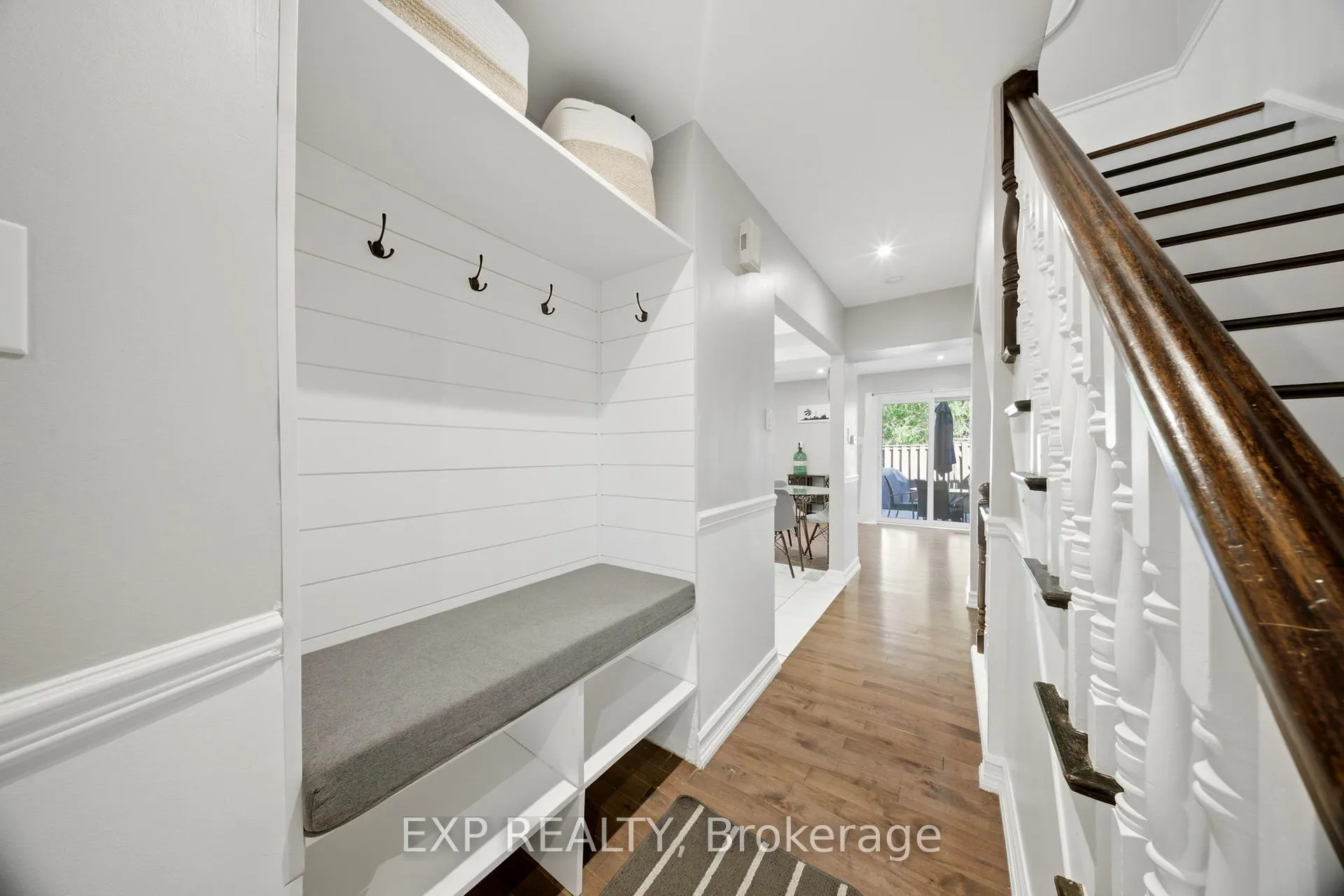 Photo 8 of 33 Tara Park Crescent, Brampton, Brampton North — HOMEH