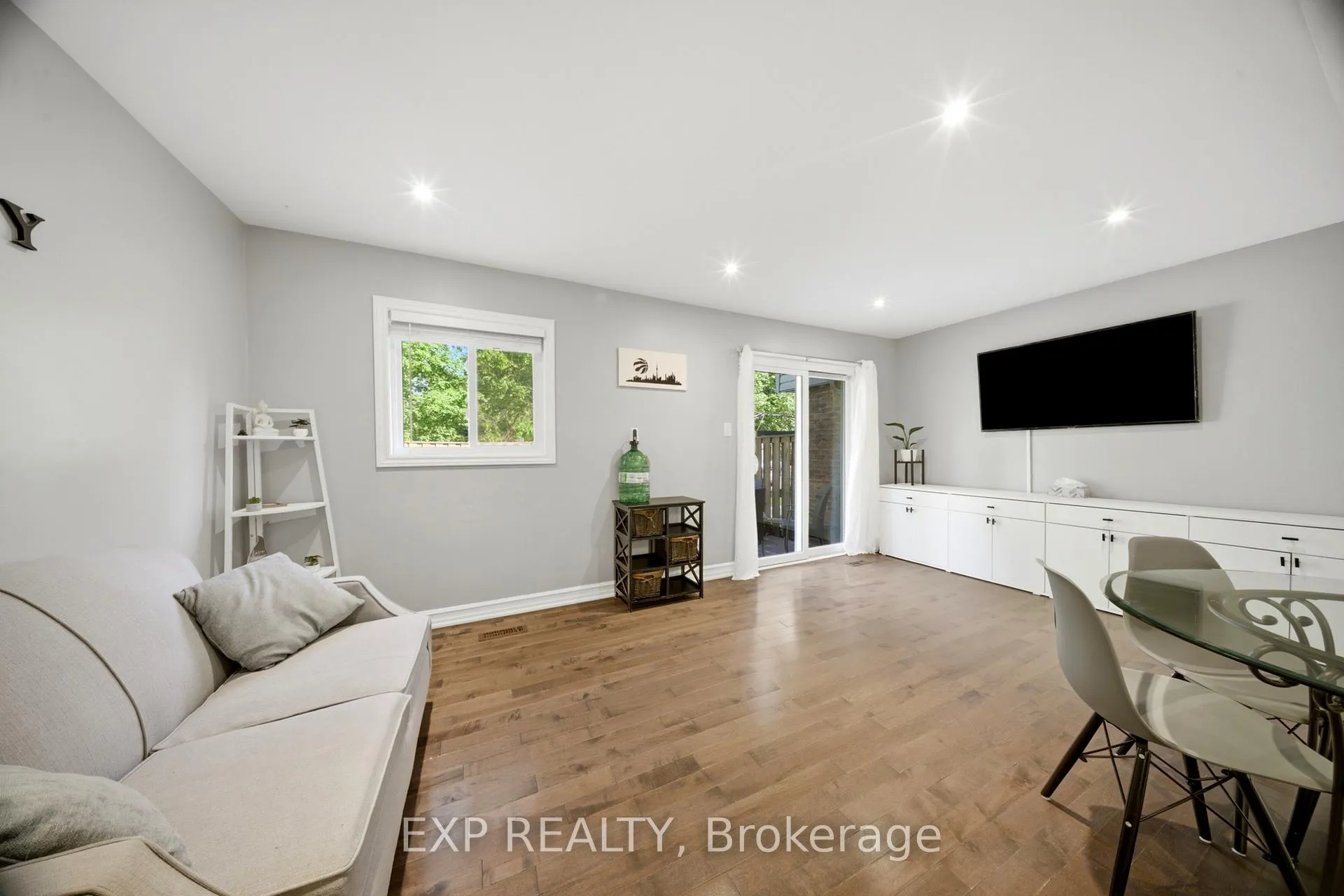 Photo 16 of 33 Tara Park Crescent, Brampton, Brampton North — HOMEH
