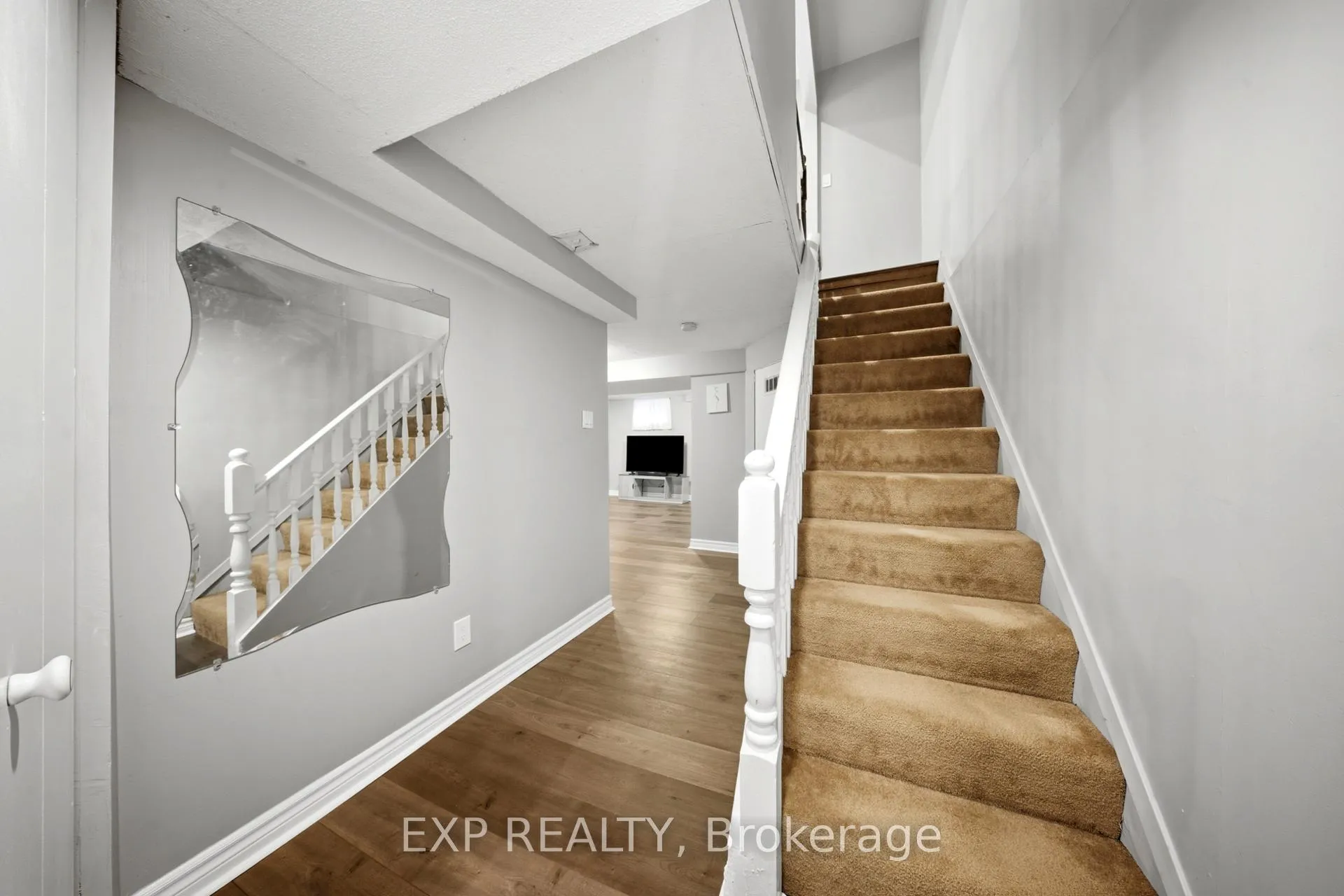 Photo 17 of 33 Tara Park Crescent, Brampton, Brampton North — HOMEH