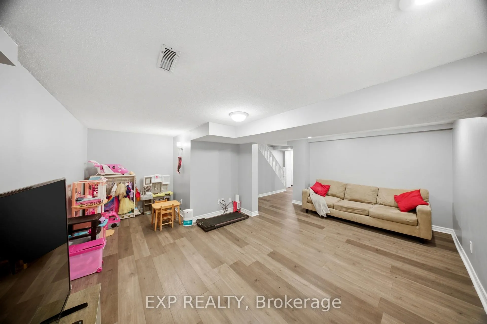 Photo 20 of 33 Tara Park Crescent, Brampton, Brampton North — HOMEH