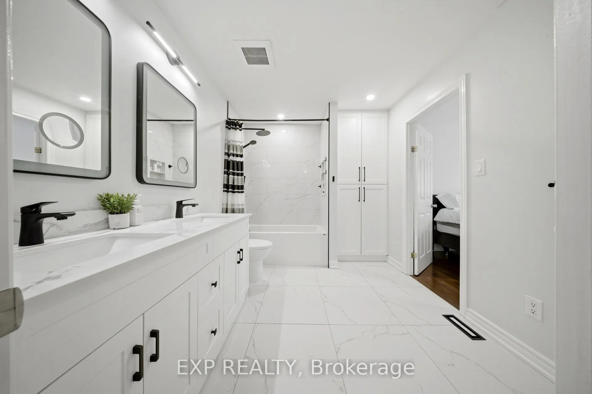 Photo 26 of 33 Tara Park Crescent, Brampton, Brampton North — HOMEH