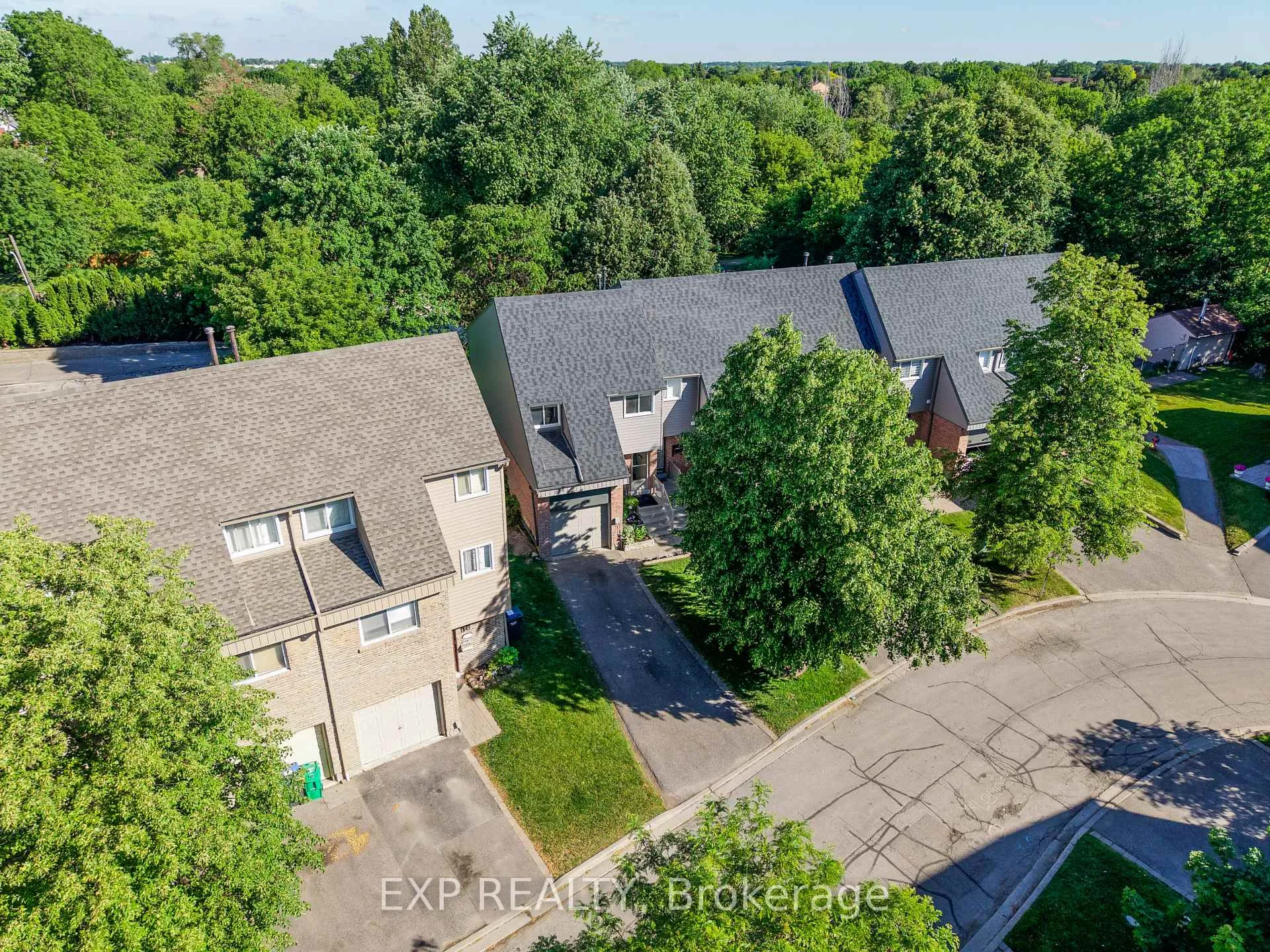 Photo 35 of 33 Tara Park Crescent, Brampton, Brampton North — HOMEH