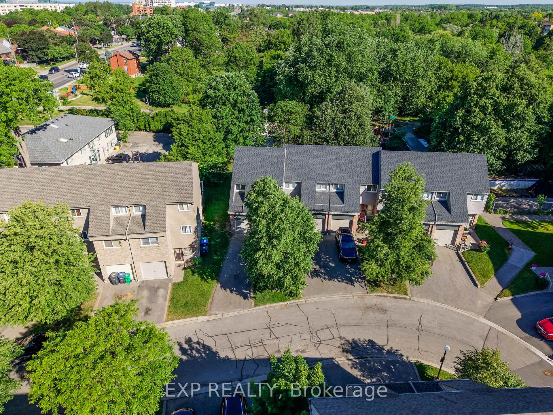Photo 36 of 33 Tara Park Crescent, Brampton, Brampton North — HOMEH