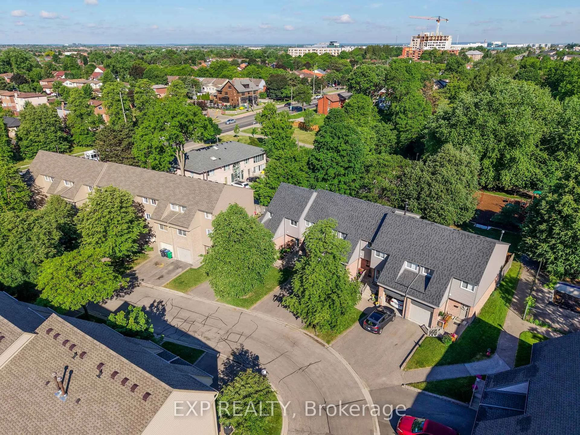 Photo 37 of 33 Tara Park Crescent, Brampton, Brampton North — HOMEH