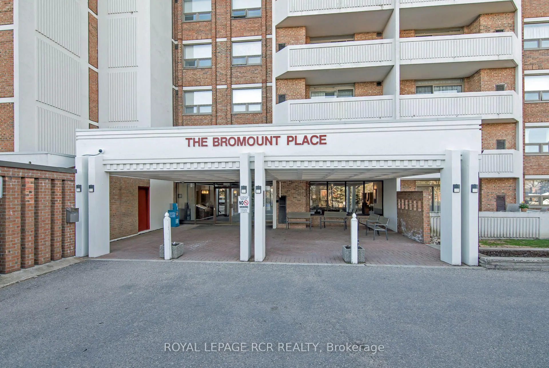 Front of Unit 812, 8 Fead Street