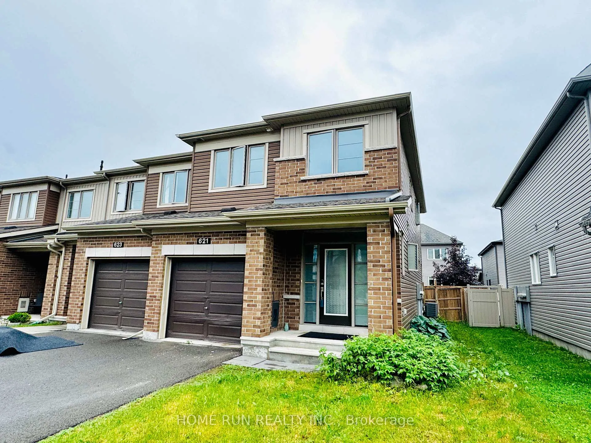 Photo 2 of 621 Lauraleaf Crescent, Ottawa, Barrhaven - Half Moon Bay — HOMEH