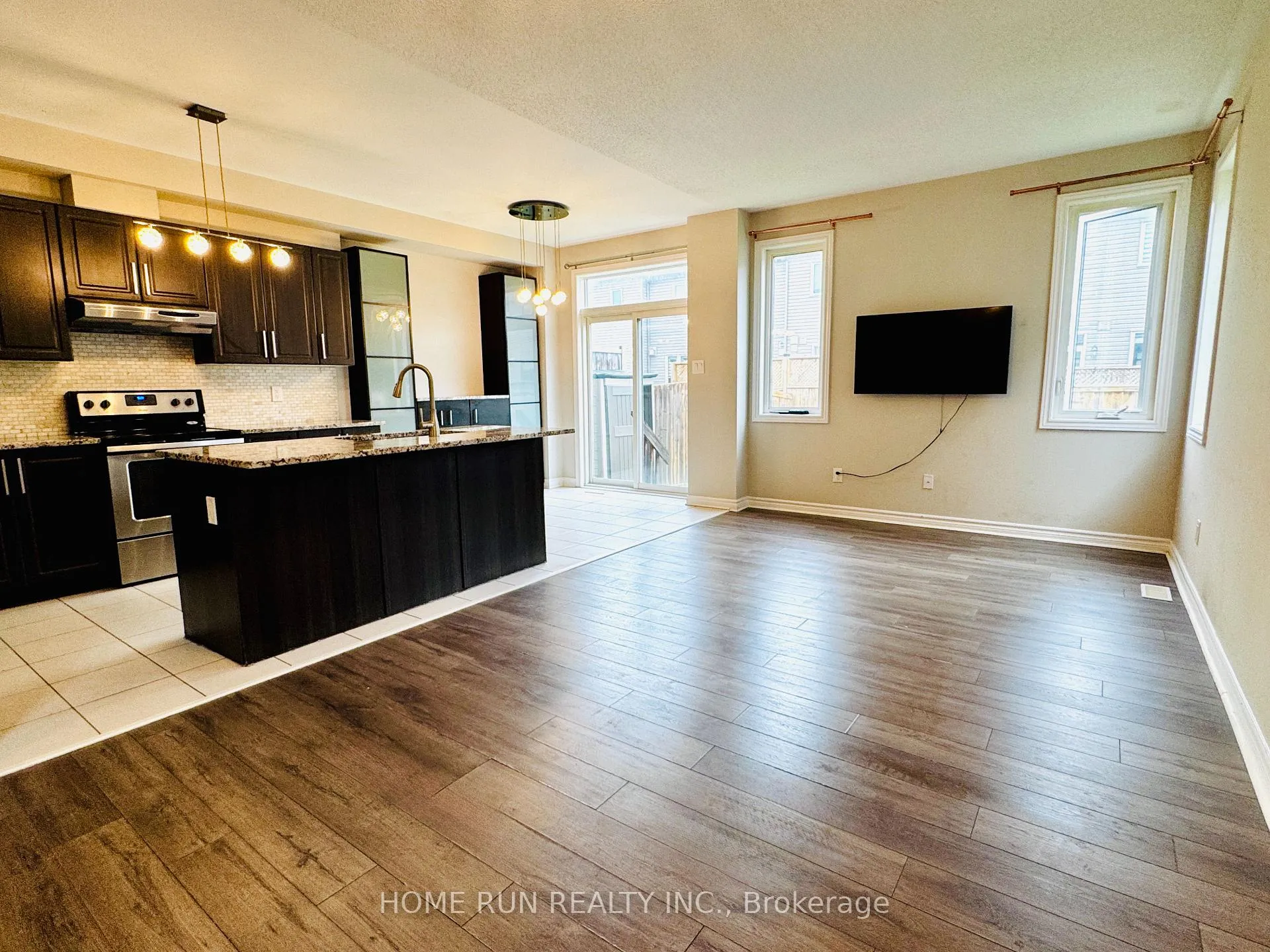Photo 3 of 621 Lauraleaf Crescent, Ottawa, Barrhaven - Half Moon Bay — HOMEH
