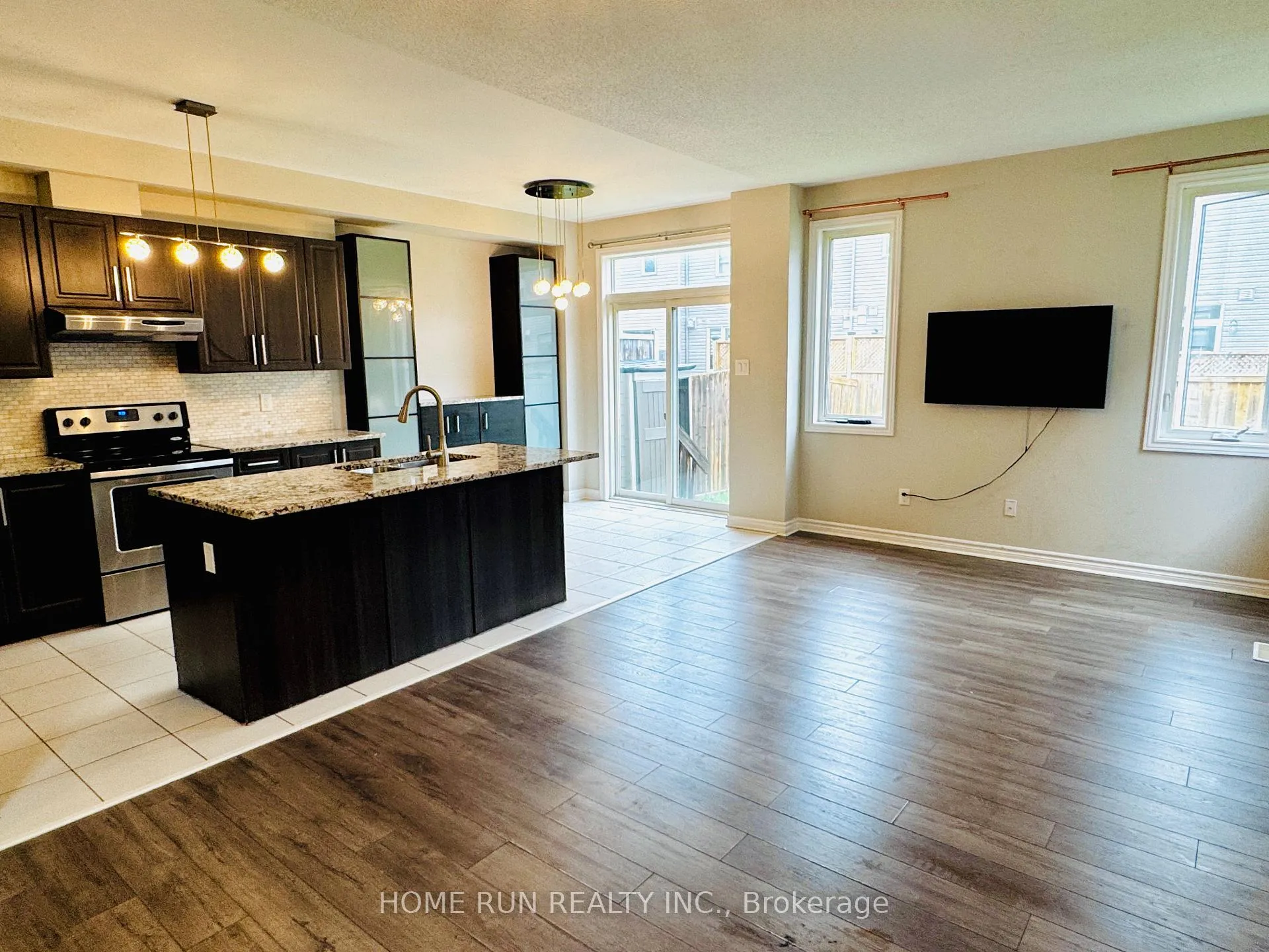 Photo 4 of 621 Lauraleaf Crescent, Ottawa, Barrhaven - Half Moon Bay — HOMEH