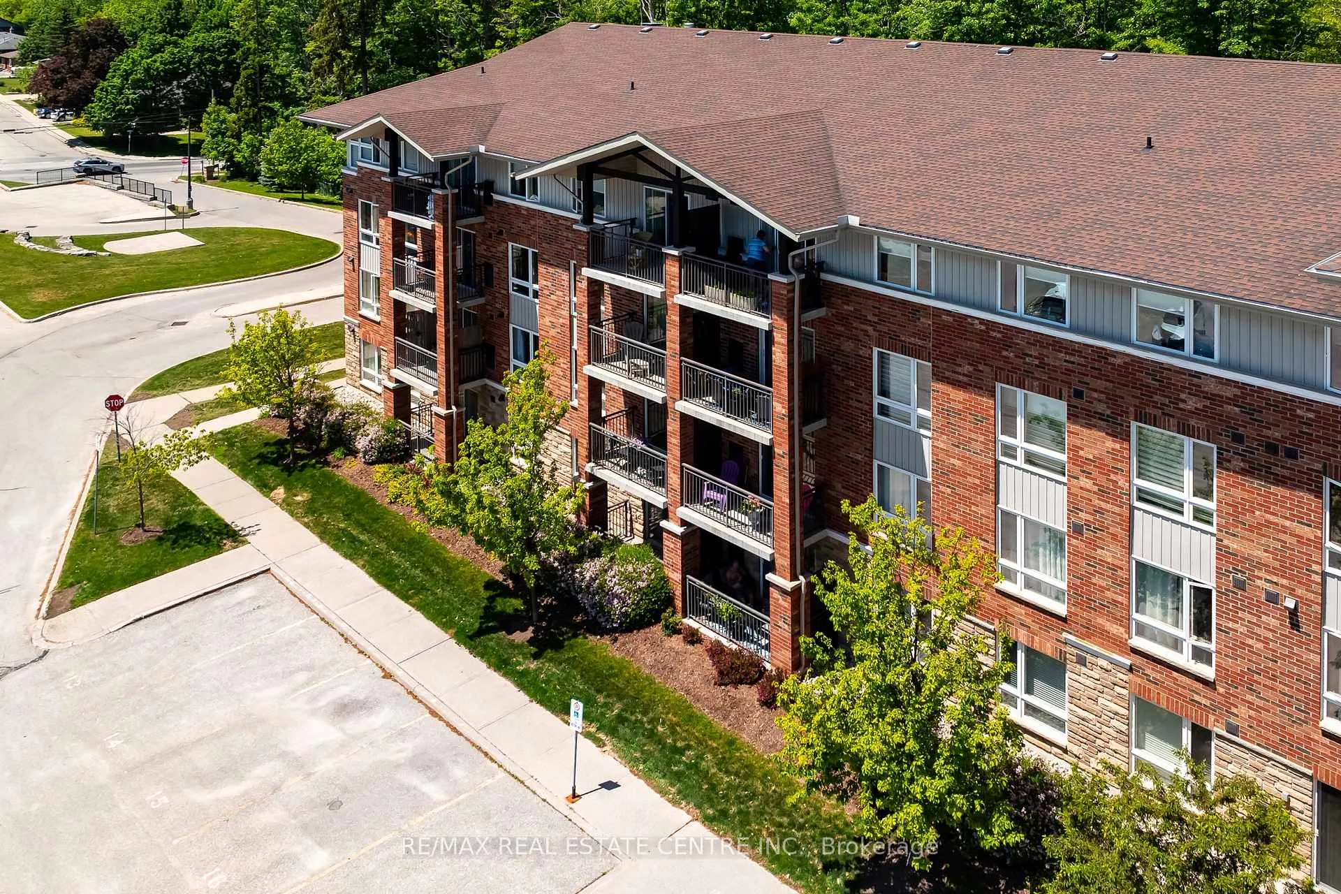 Front of Unit 213, 625 St David Street S