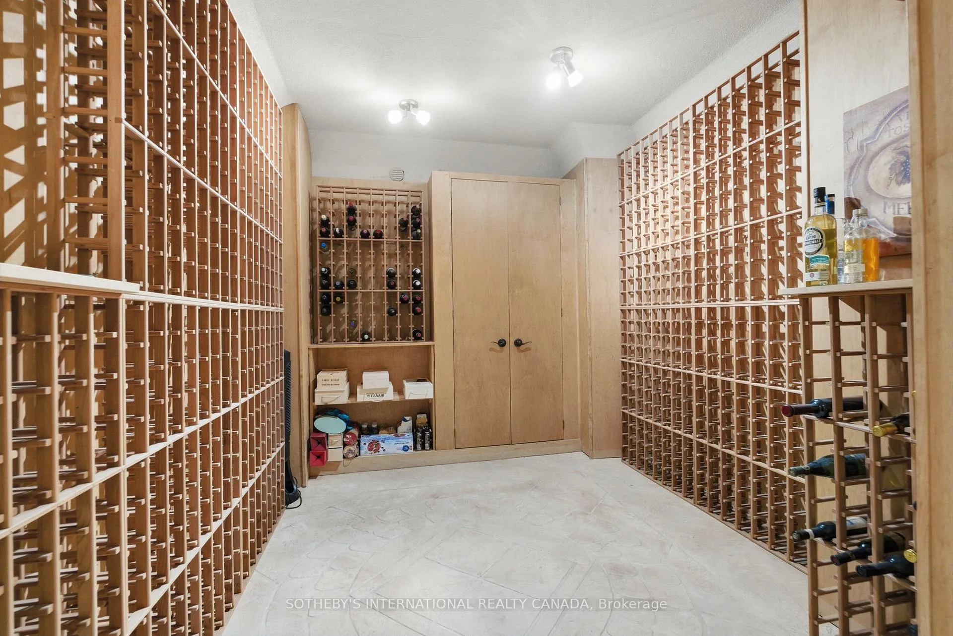 Photo 34 of 59 De Vere Gardens, Toronto, Bedford Park-Nortown — HOMEH