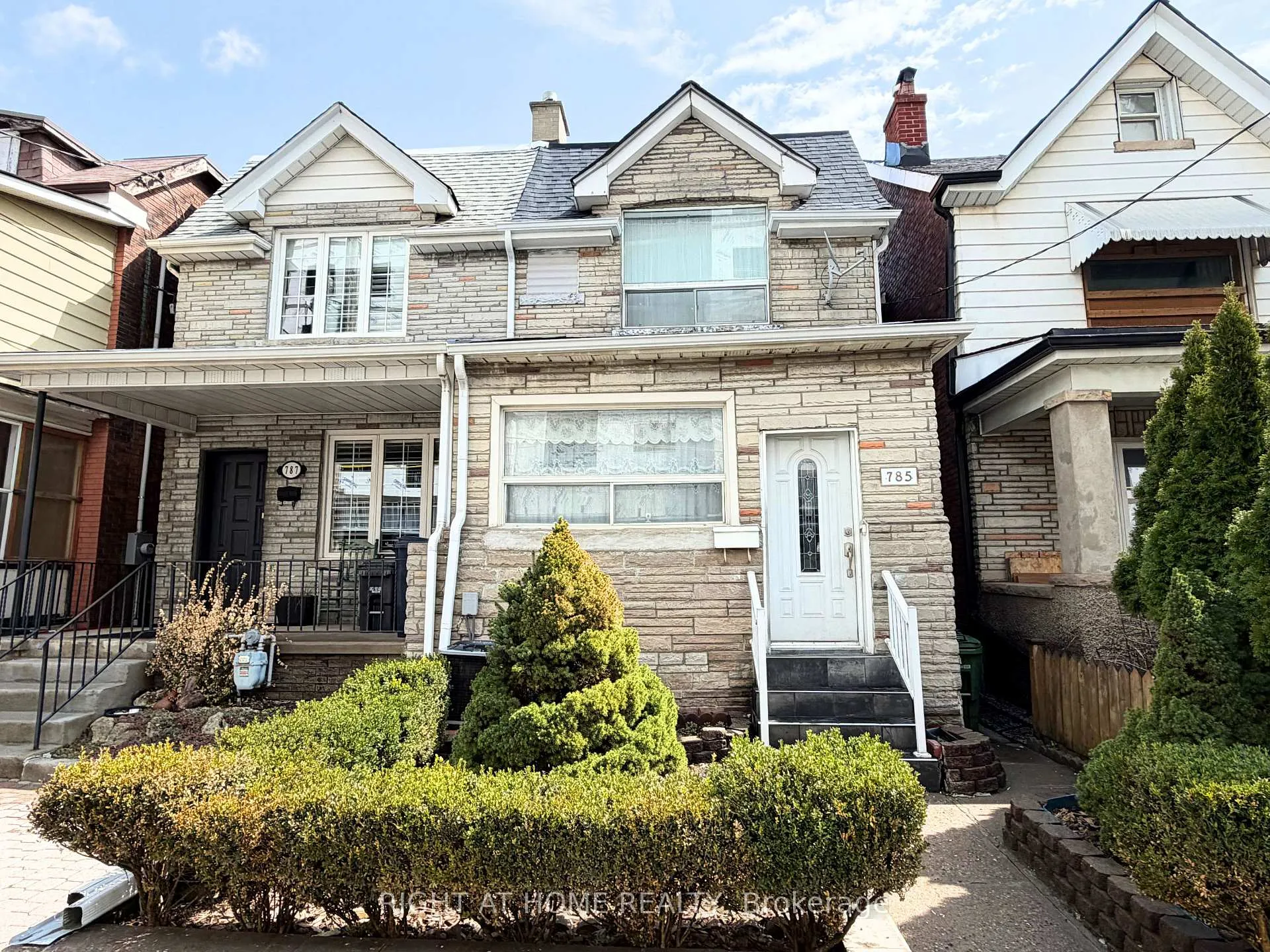 Front of 785 Lansdowne Avenue