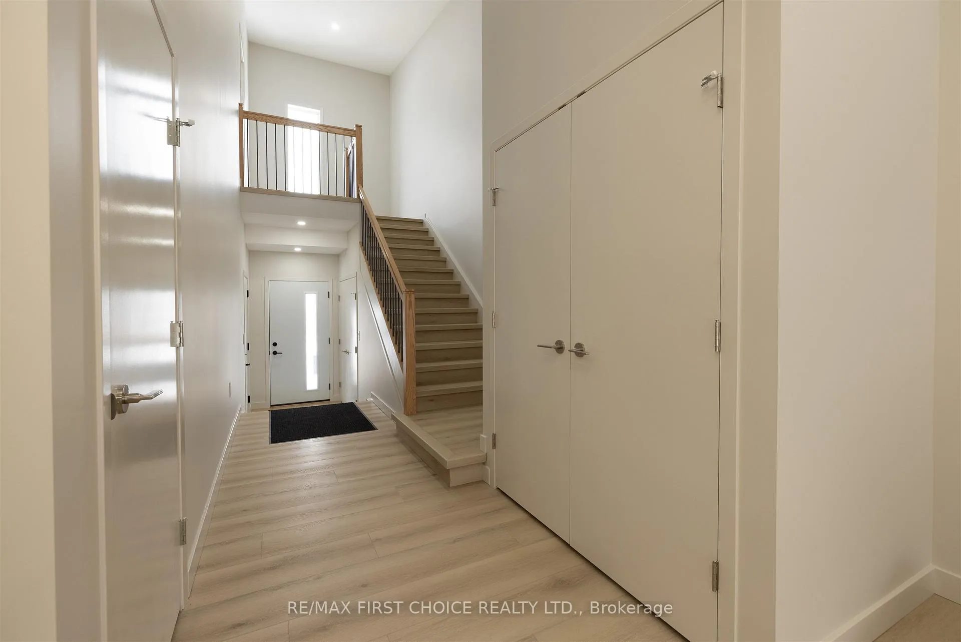 Photo 4 of 828 Weiler Boulevard, Thunder Bay, Parkdale — HOMEH
