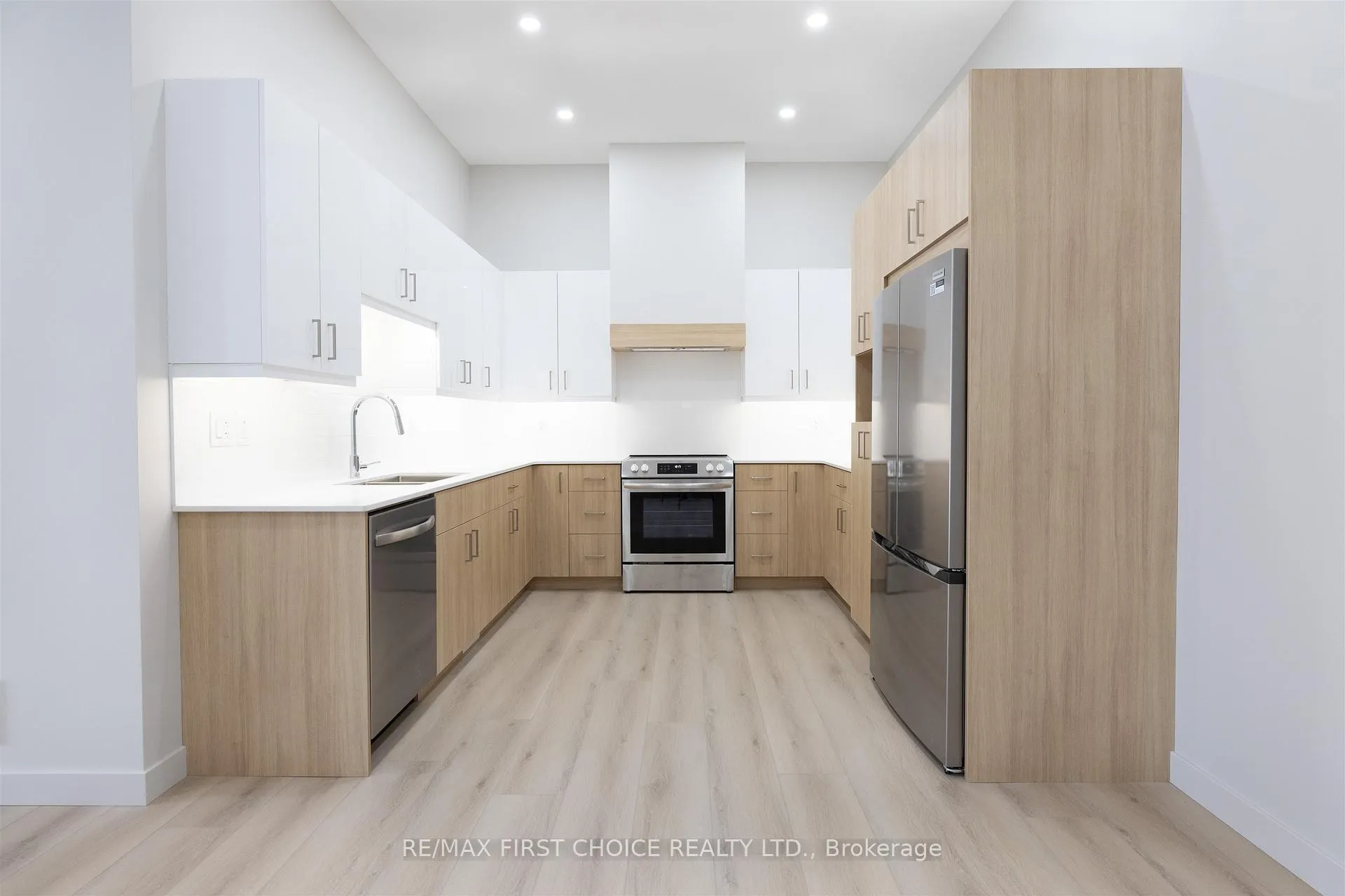 Photo 6 of 828 Weiler Boulevard, Thunder Bay, Parkdale — HOMEH