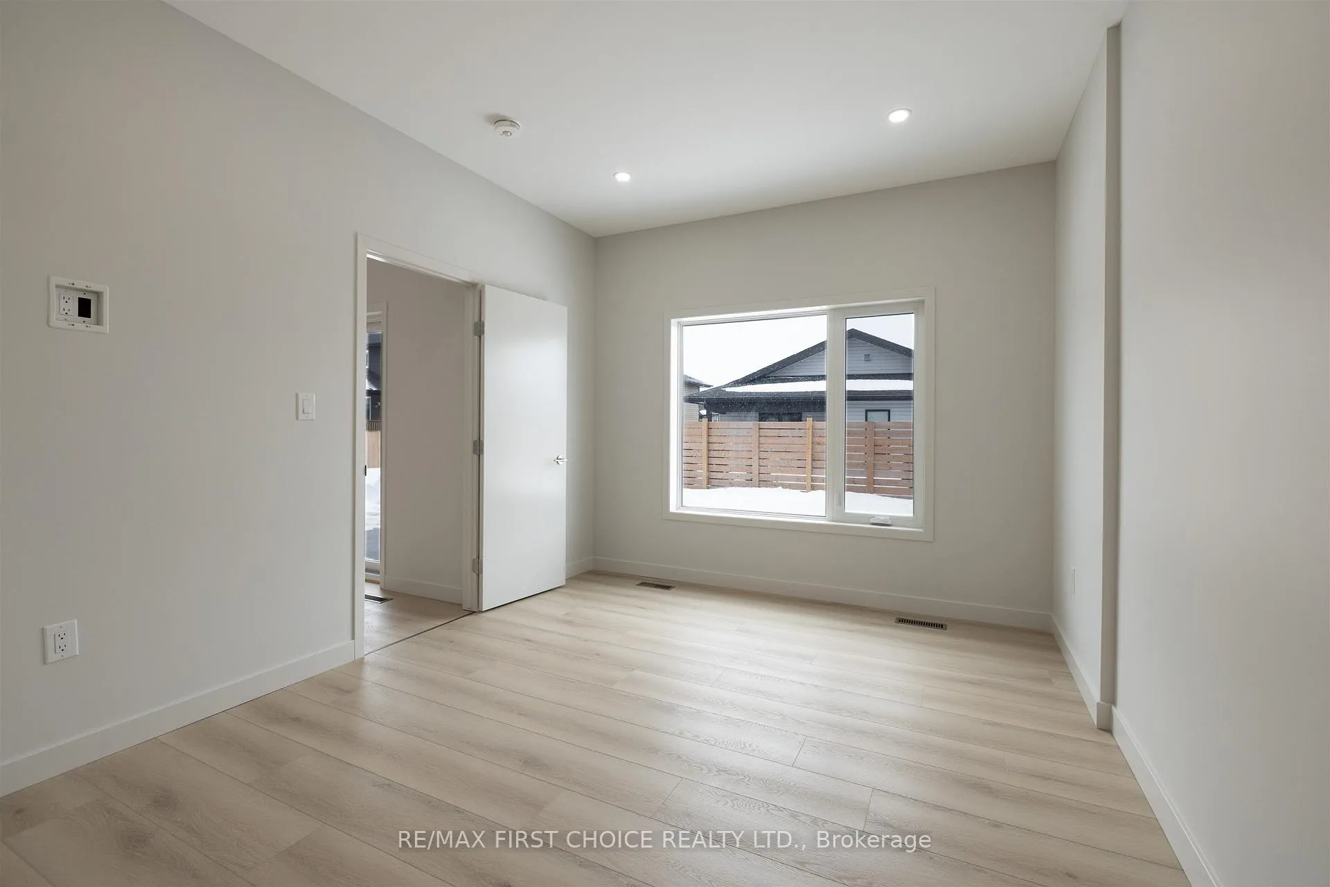 Photo 14 of 828 Weiler Boulevard, Thunder Bay, Parkdale — HOMEH