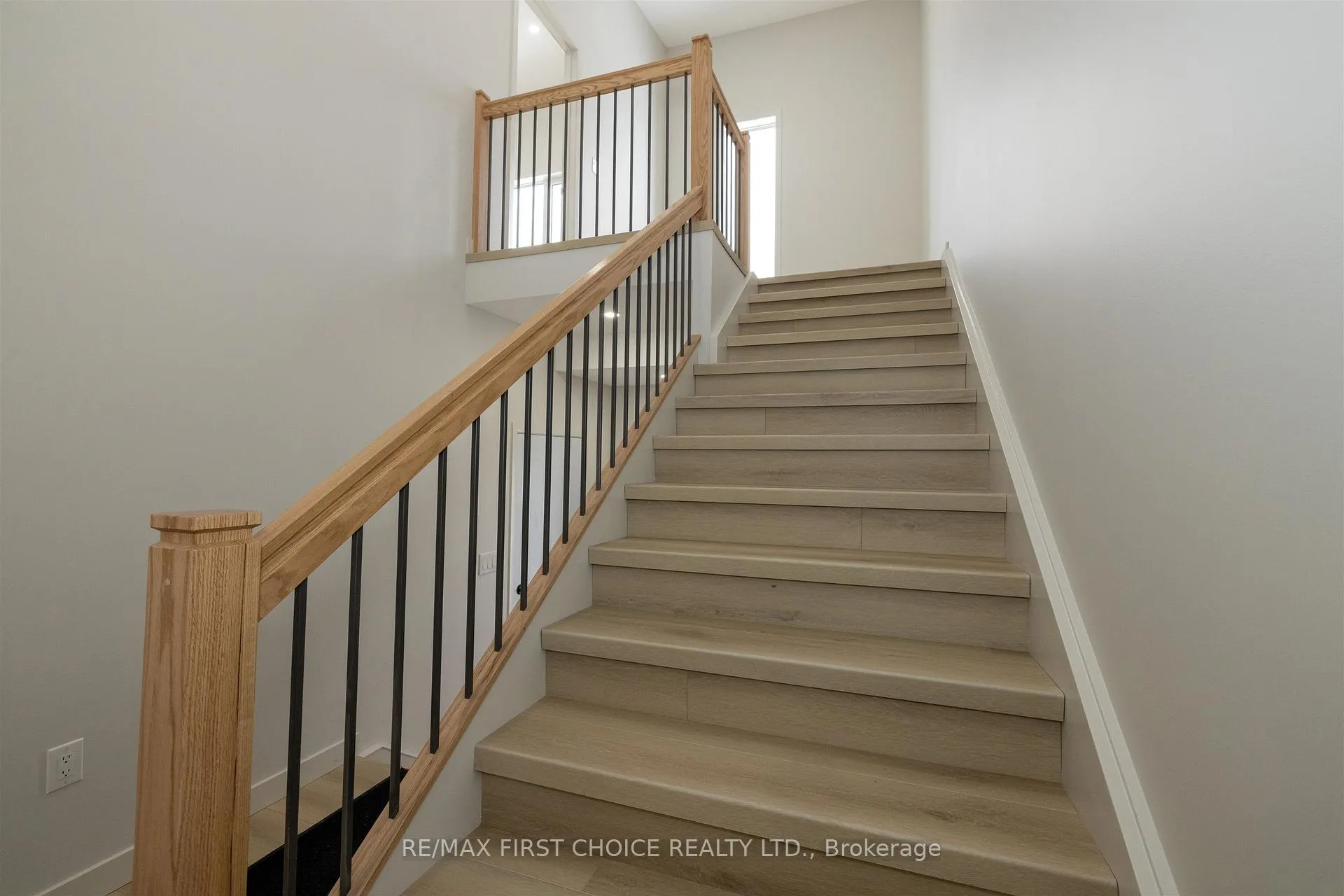 Photo 16 of 828 Weiler Boulevard, Thunder Bay, Parkdale — HOMEH