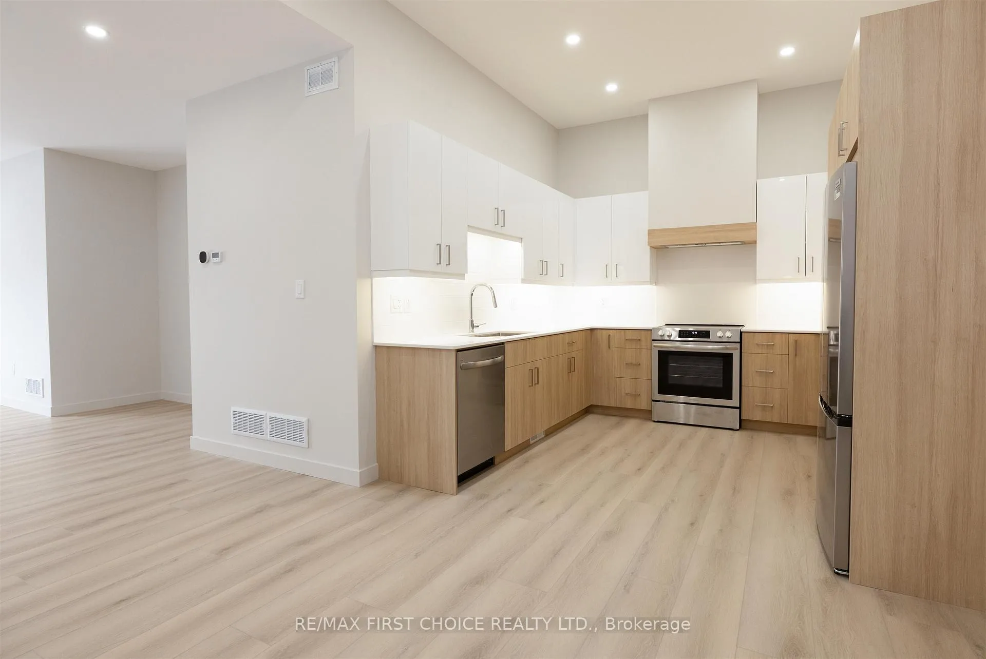 Photo 9 of 830 Weiler Boulevard, Thunder Bay, Parkdale — HOMEH