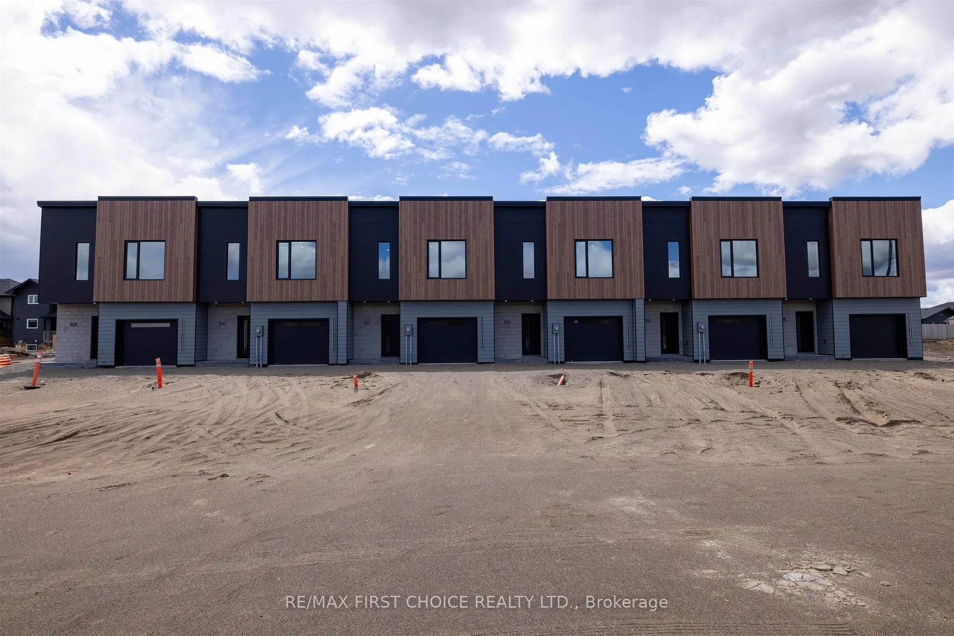 Photo of 834 Weiler Boulevard