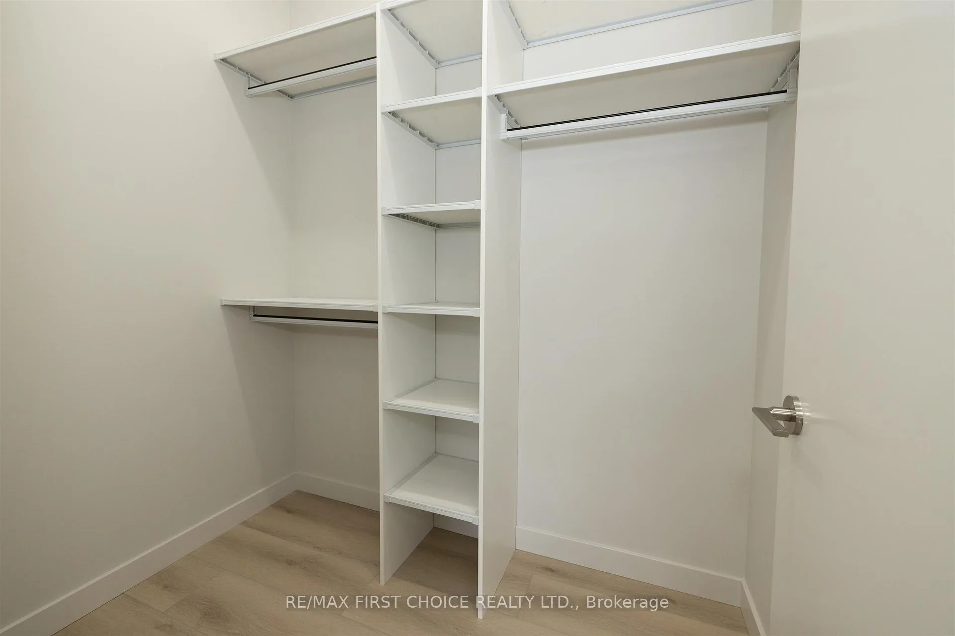 Photo 15 of 834 Weiler Boulevard, Thunder Bay, Parkdale — HOMEH