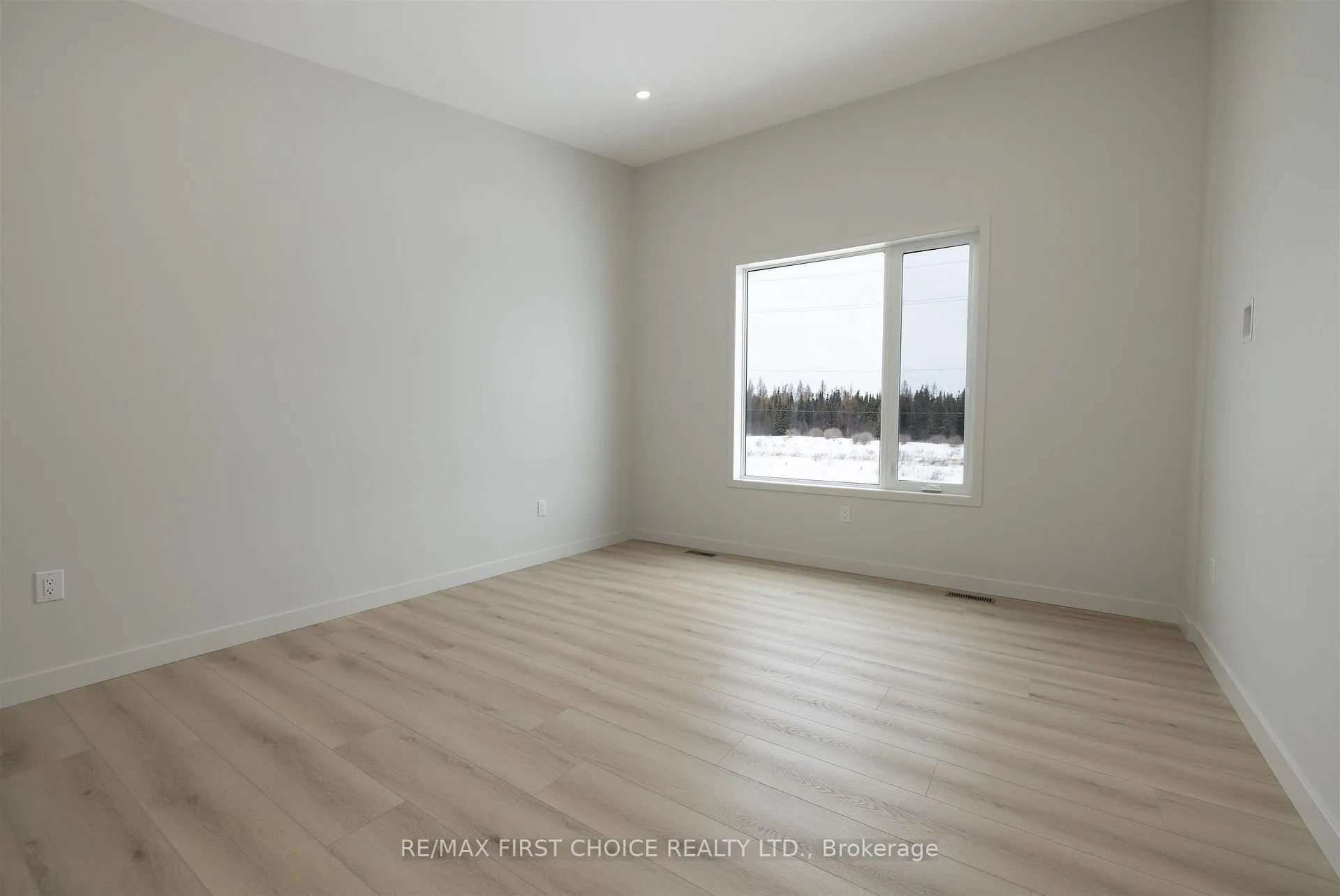 Photo 19 of 834 Weiler Boulevard, Thunder Bay, Parkdale — HOMEH